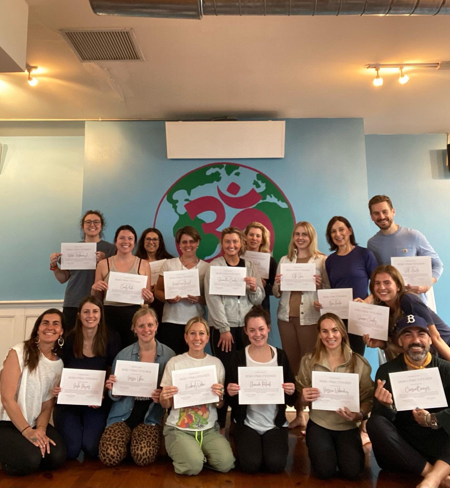 Reiki 1 training today🙌 A room full of inspiring and dedicated people ready to spread this calm and peaceful energy. Thank you for the honor to share what I love 💕  Congratulations 🎊 #reiki #reikihealing #reikitraining #pittsburghreiki