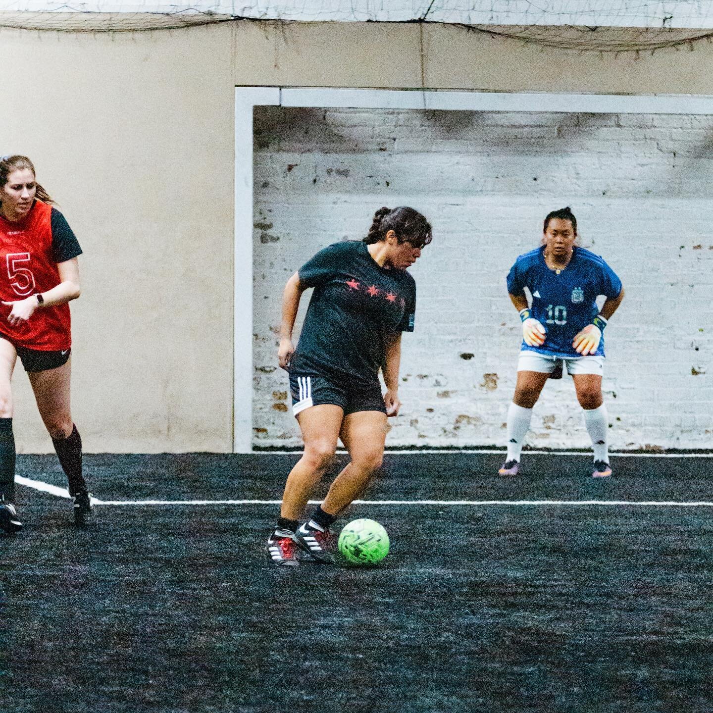 And that&rsquo;s a wrap for our Mini Soccer Series! Congrats to our champions, the Chelsea&rsquo;s Angels🏆 Great season everyone!

Don&rsquo;t forget to register for our Spring outdoor leagues beginning April 12th. Link in bio to sign up✨

Photo by 