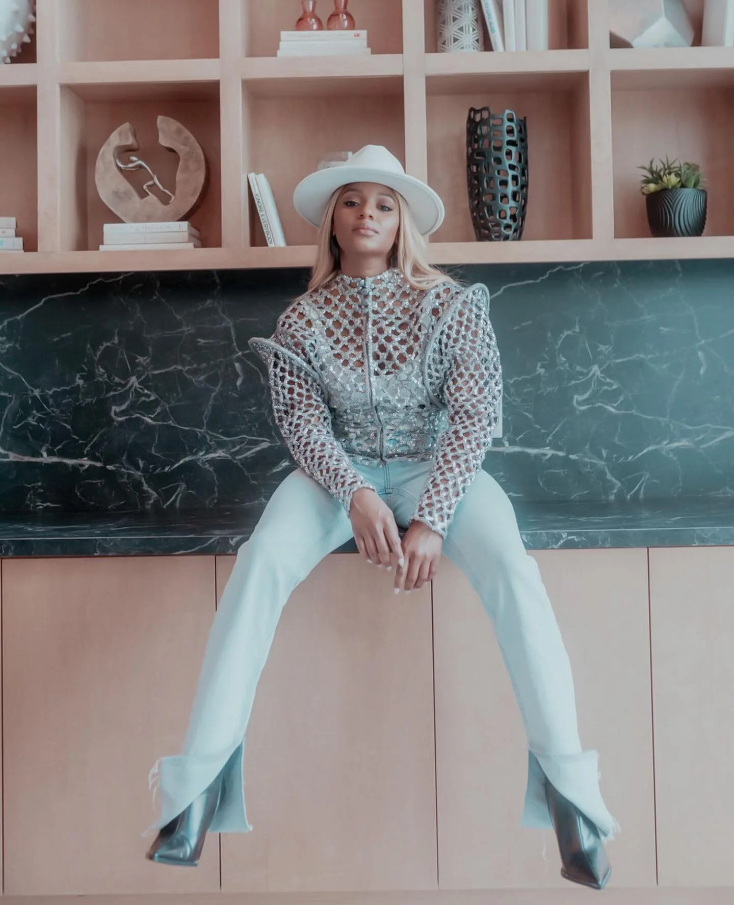 A Friday Mood&hellip; Cheers to the weekend #FedoraClub! 🎩🙌🏽🥂

📸 Another fire shot by @kiaratolliver 
Wearing The Tia Fedora in &lsquo;Swiss Coffee&rsquo;

#TheFedoraCollection #TheFedoraCollectionByNB #ShopNB #TFC #TiaxHats #TiaHats #Fedora #Fe