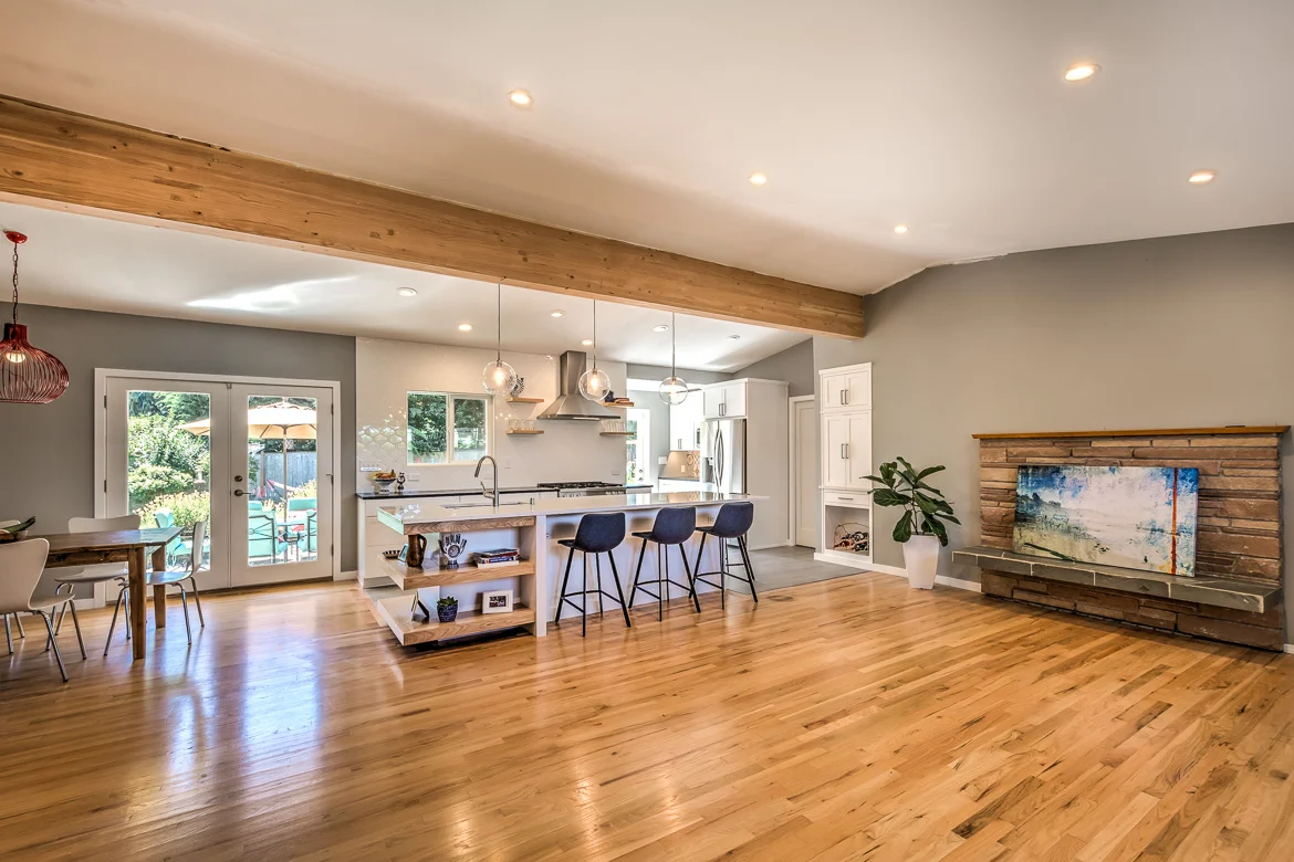 10626 Robin Hood Rd HDR Edmonds.jpg