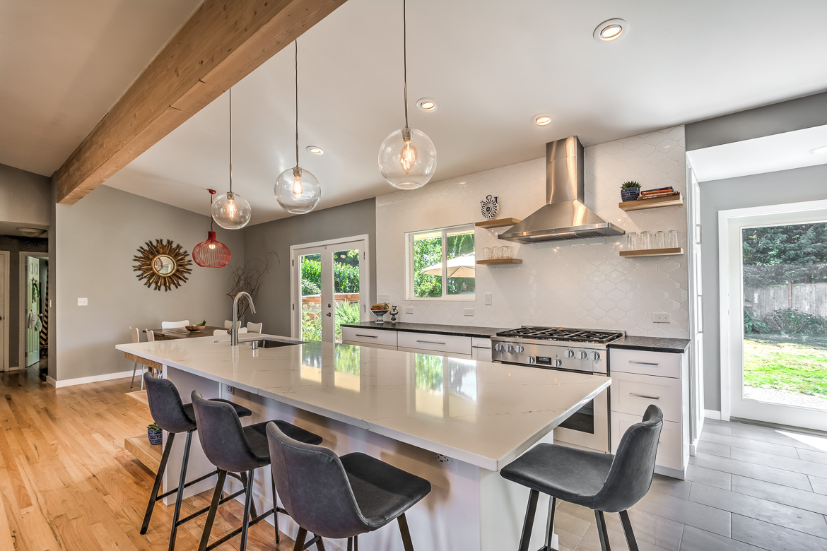 10626 Robin Hood Rd HDR Edmonds-2.jpg