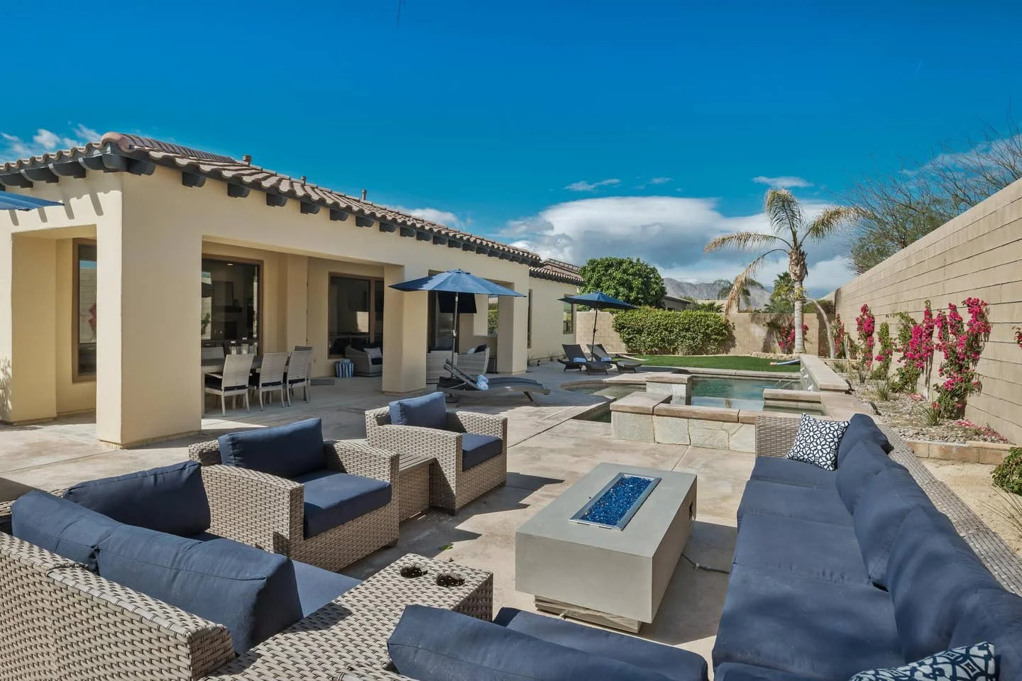palm springs house2.jpg