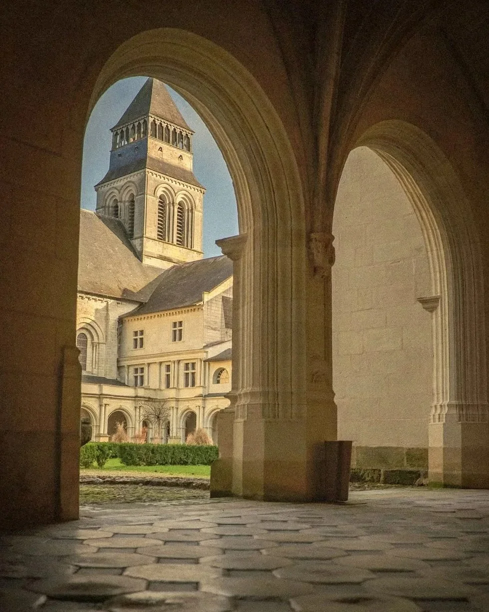 the-royal-abbey-of-fontevraud-cloister-veranda-692cb88eb3c42.jpg