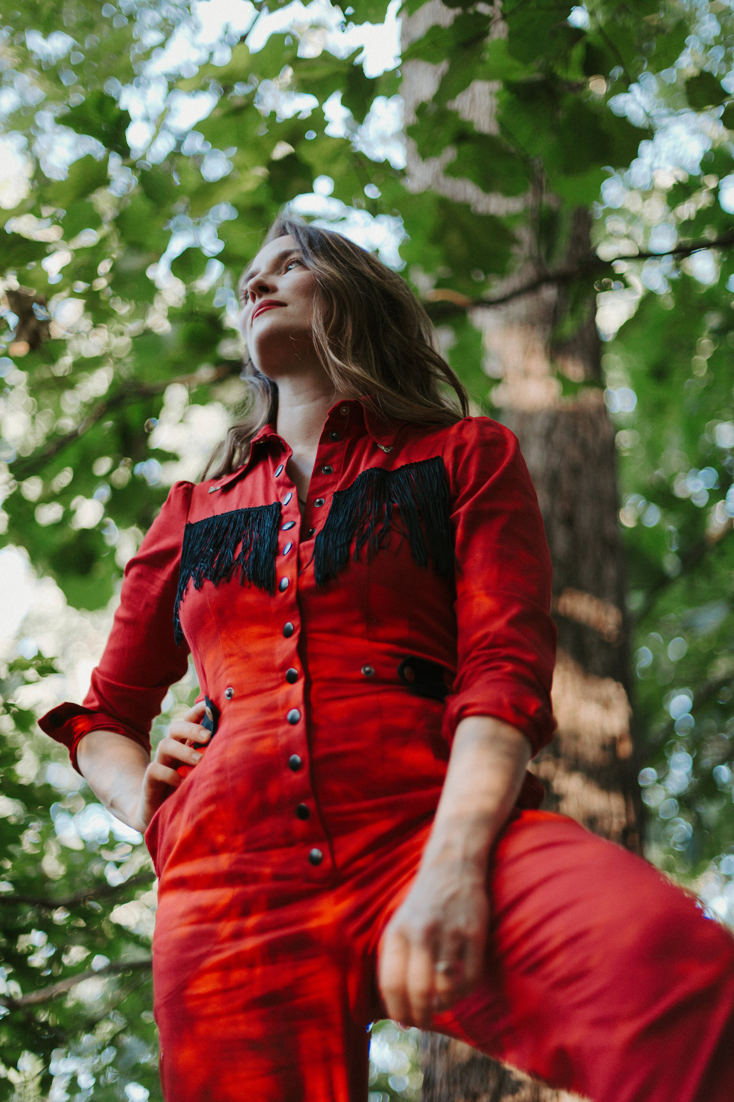 DL_red suit_low angle_(credit_Shannon Kelly).JPG