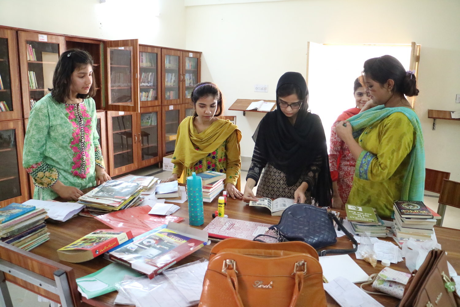  Zoha and the school’s librarians organizing the books. 