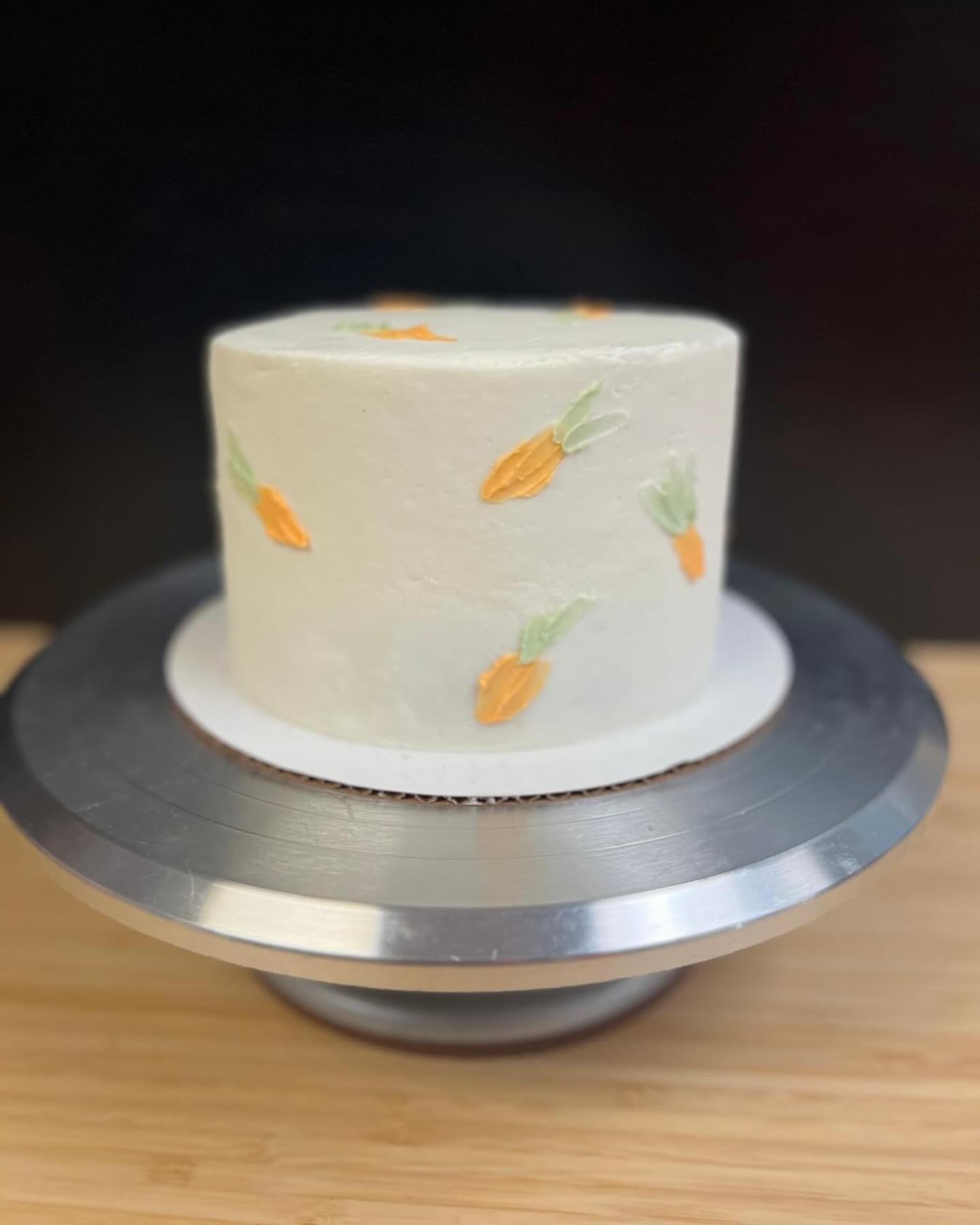 Look at this cutie little &ldquo;carrot cake&rdquo; smash cake! While it wasn&rsquo;t carrot cake on the inside, we really thought this cake was pretty sweet 🥰

 #johnsonvillecakes #wacocakes #cakesofwacotexas #cakesofmcgregor #cakesofwaco #wacofirs