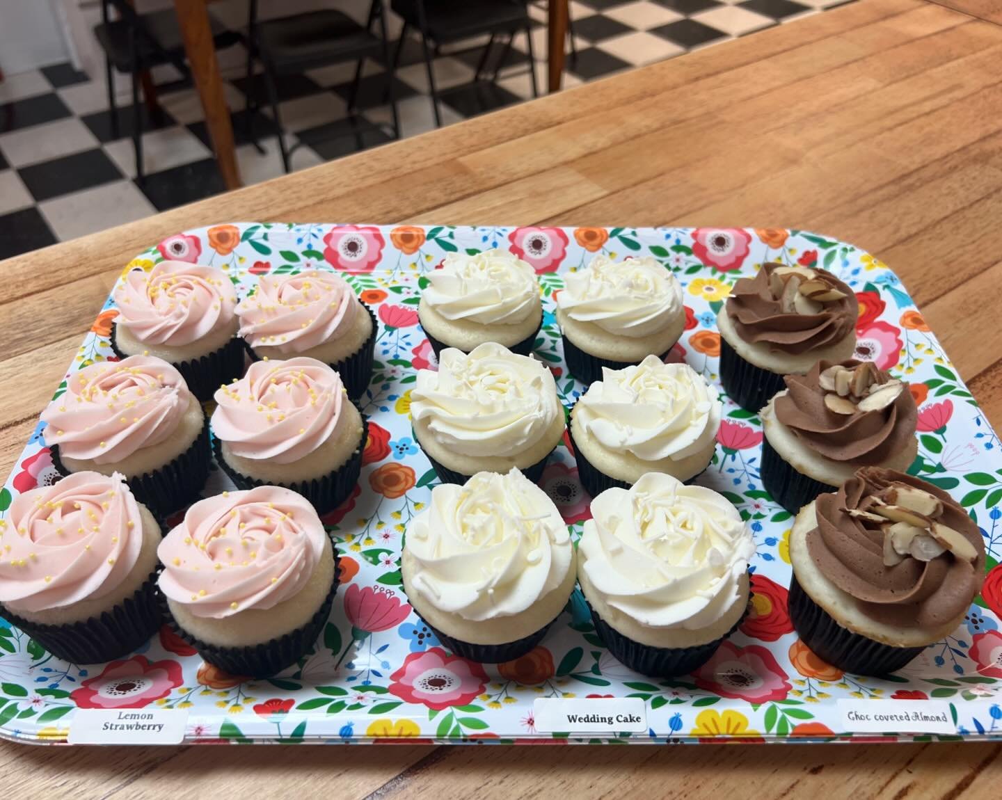 RESTOCK! 🗣️ We have Chocolate Covered Almond, Lemon Strawberry and Wedding Cake restocked at the @lorenacheesehouse today! Swing by and grab yourself a treat 😋 
102 E Center St, Lorena. Open Mon-Sat, 10-6

#lorenacheesehouse #johnsonvillecakes #cup