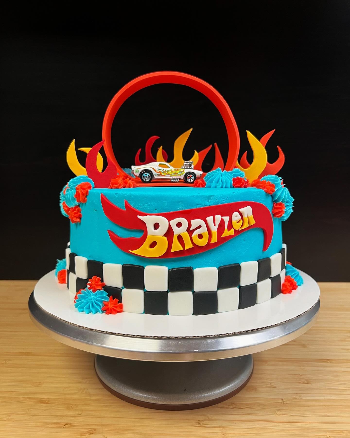 Hot Wheels Wednesday comin&rsquo; in hot! We had sooooo much fun making totally rad cake. Who doesn&rsquo;t love Hot Wheels?! 
Message us for all of your cake and cupcakes needs!

 #johnsonvillecakes #cakesofwacotexas #cakesofmcgregortexas #cakesofwa