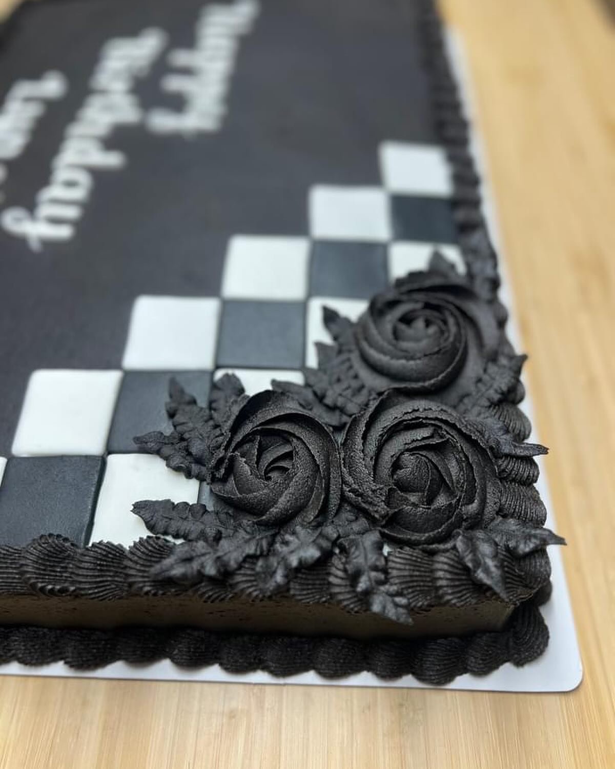 We always love some black roses. There is just something about them!
Message us for all of your cake and cupcake needs!

 #johnsonvillecakes #cakesofwacotexas #cakesofmcgregortexas #birthdaycakesofwaco #cakesofmcgregor #wacocakes #cakesofwaco #blackr
