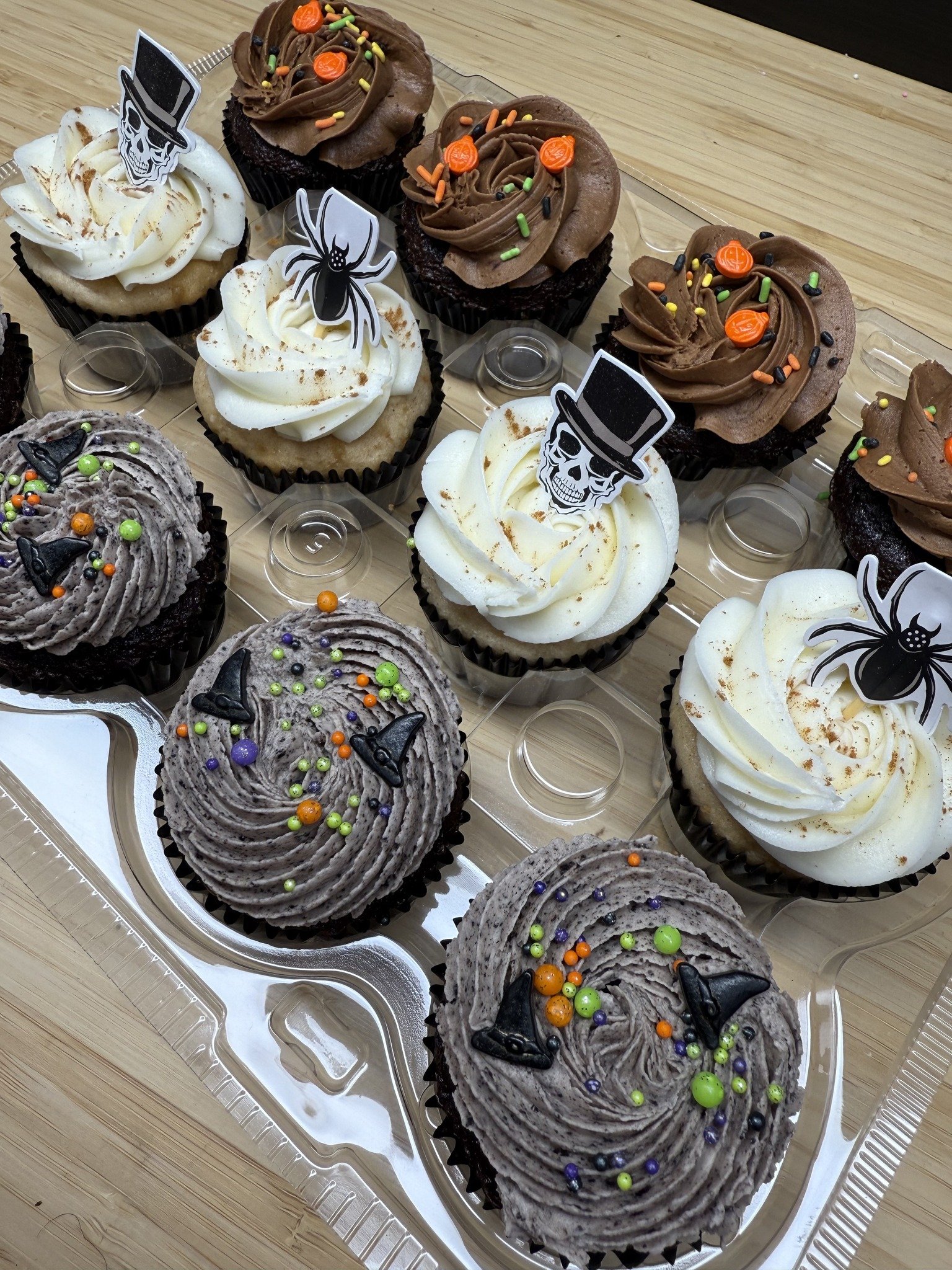Stop by @lorenacheesehouse today for your cupcake fix! We will even have some cute Halloween ones for you 🎃👻

 #johnsonvillecakes #cakesofwacotexas #cakesofmcgregortexas #cakesofwaco #cakesofmcgregor #wacocakes #wacohalloween #wacohalloweendesserts