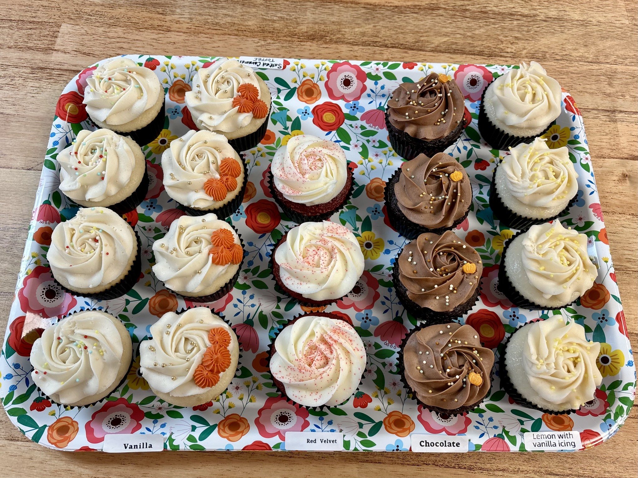 Need a last minute treat to bring to Thanksgiving? We have a beautiful assortment of cupcakes for you at the @lorenacheesehouse to choose from! We have a couple of 6 packs ready to go, or you can build your own!
Located at 102 E Center St, Lorena. Op