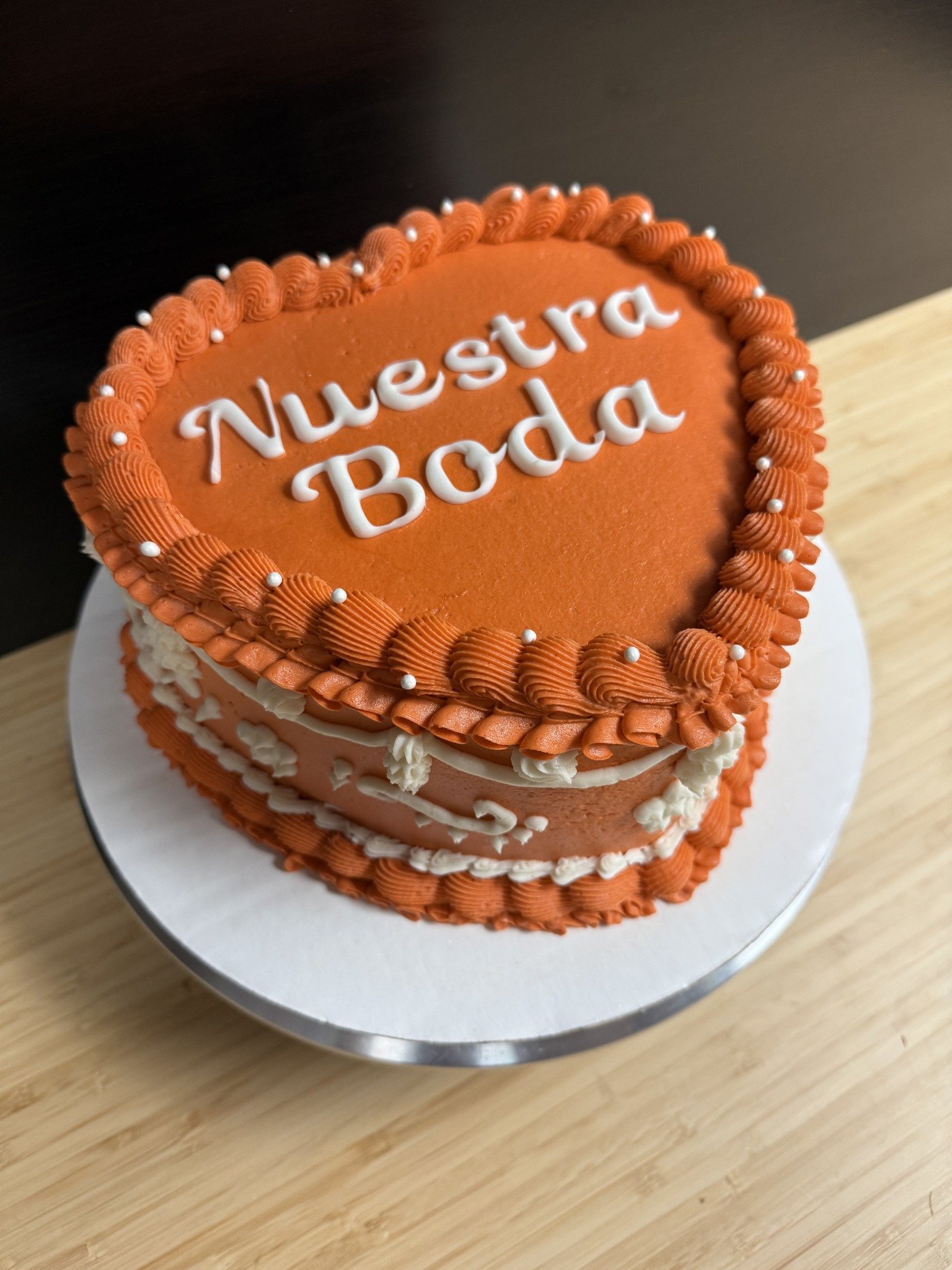 This burnt orange color is everyyythiiiiing 😍 Combine that with the frilly heart cakes that are so popular and you get this absolutely gorgeous cake.
Message us for all of your cake and cupcake needs!

 #johnsonvillecakes #cakesofwacotexas #cakesofm