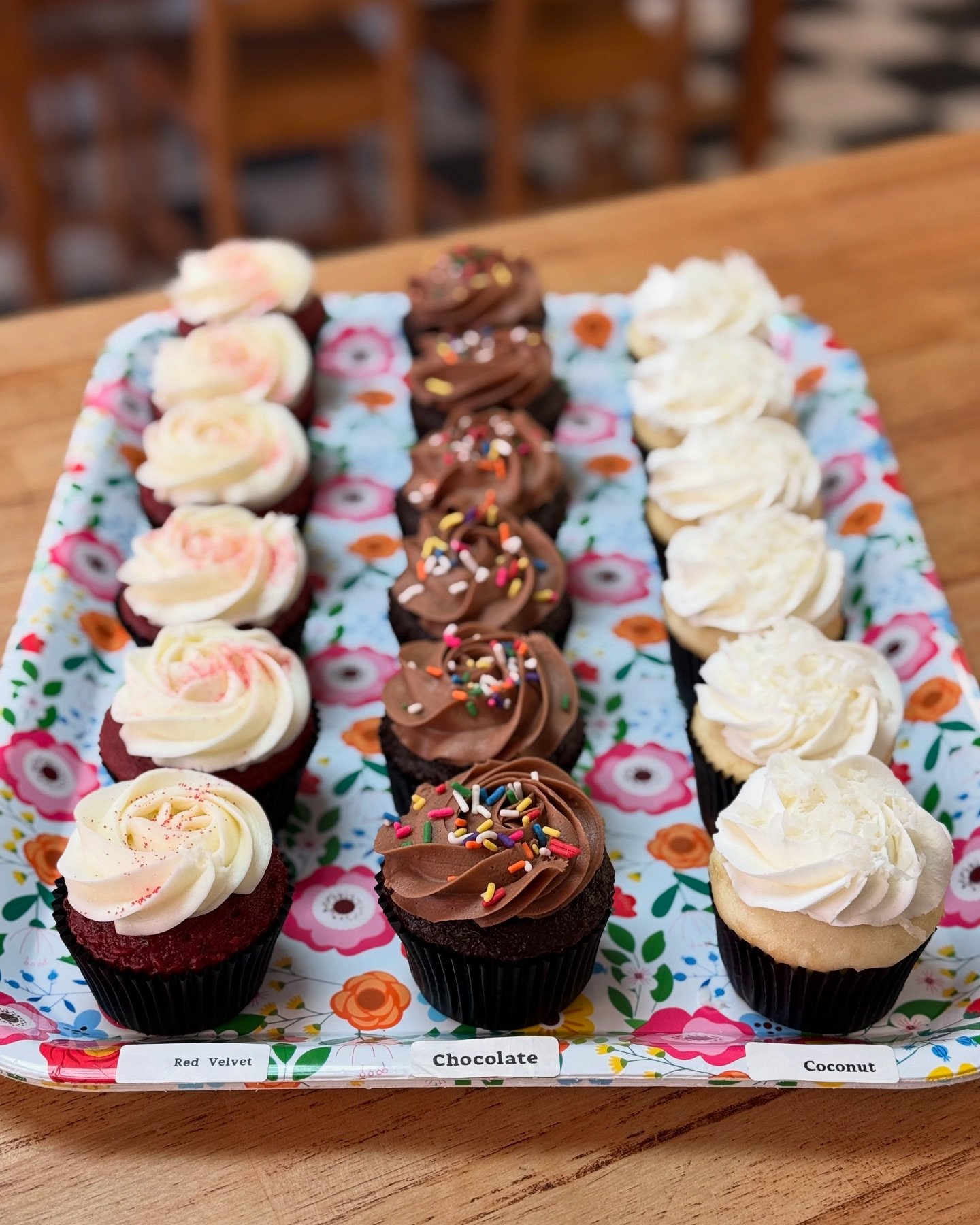 🗣️RESTOCK! 
We have cupcakes aplenty here at the Lorena Cheese House!! Red Velvet, Coconut and Classic Chocolate!  #johnsonvillecakes