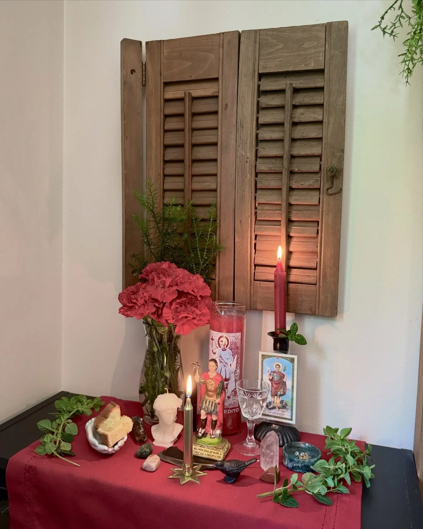 It&rsquo;s been three years since I first dedicated a home altar to St. Expedite. I celebrated on Wednesday with fresh flowers, homemade poundcake, and new gifts, including a 7-day from @artsncraftspgh&mdash;an amazing local botanica. 

Our gardens a