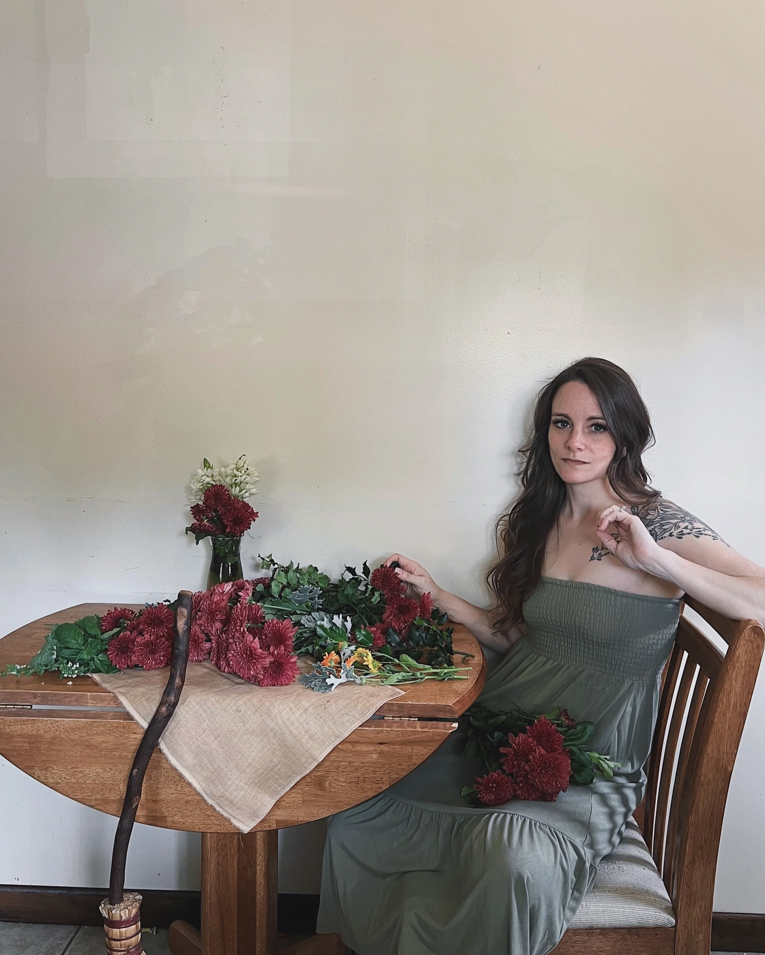 A quick intro ❈ I'm Rachel, an artist and Appalachian folk witch. I was born and raised in southwestern PA, where I continue to make a home with my family.

I've never made a welcome post, so I wanted to share a little about my background and how I p