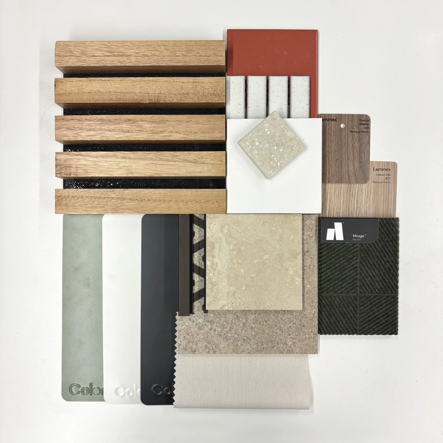 Exploring warm, earthy tones and materiality. 

External Cladding: @colorbondsteel 
Tiles: @nationaltilesau @earpbros @skheme_au  @classicceramics 
Benchtops: @laminexau 
Cabinetry: @laminexau 
Roller Blinds: @solisproducts 
Acoustic Panelling: @aute