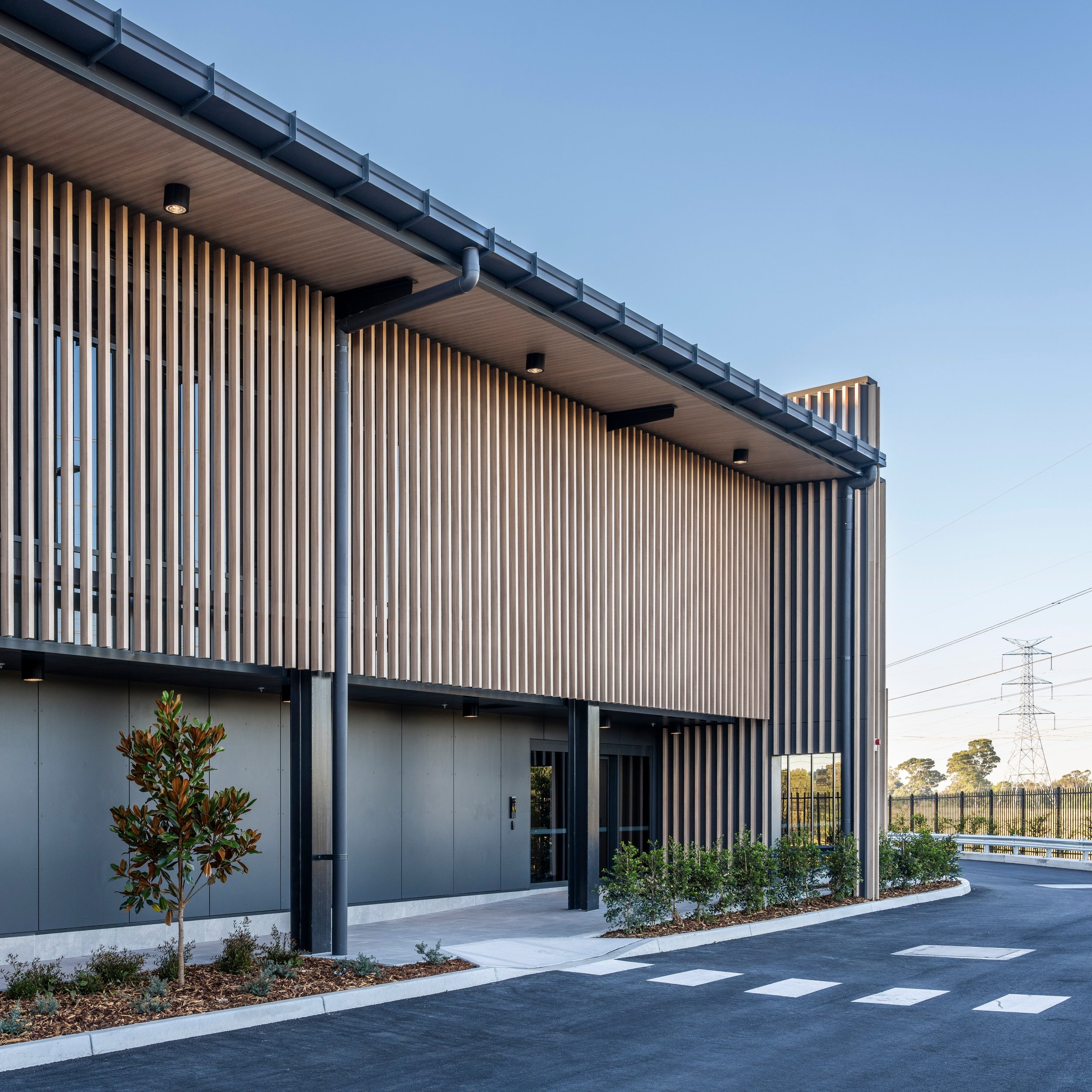 Exciting to see the Practical Completion of Warehouse 1A at Eastern Creek Industry Park for ESR last month. It&rsquo;s great to see Leviat now operating from the space. 

Client: ESR
Tenant: Leviat
Contractor: @hindmarsh_australia 
Architect: @watcht