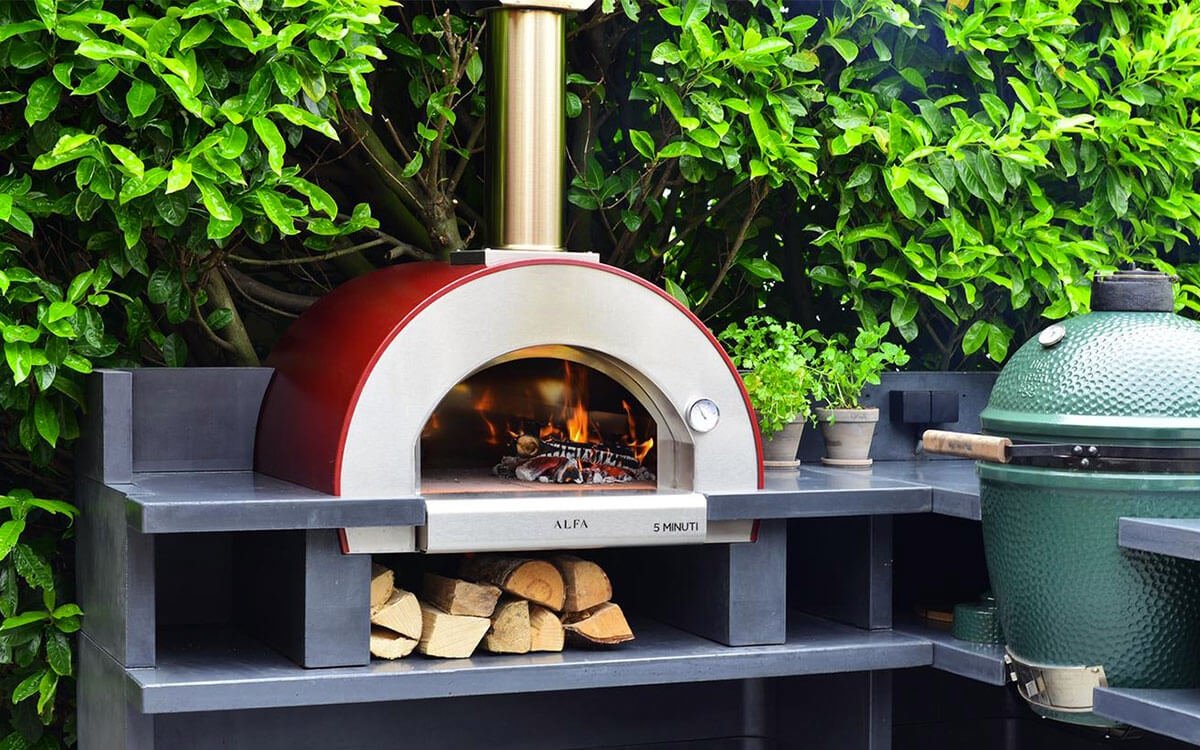 compact-outdoor-oven-on-wheels.-ready-to-cook-in-5-minutes.-1200x750.jpg