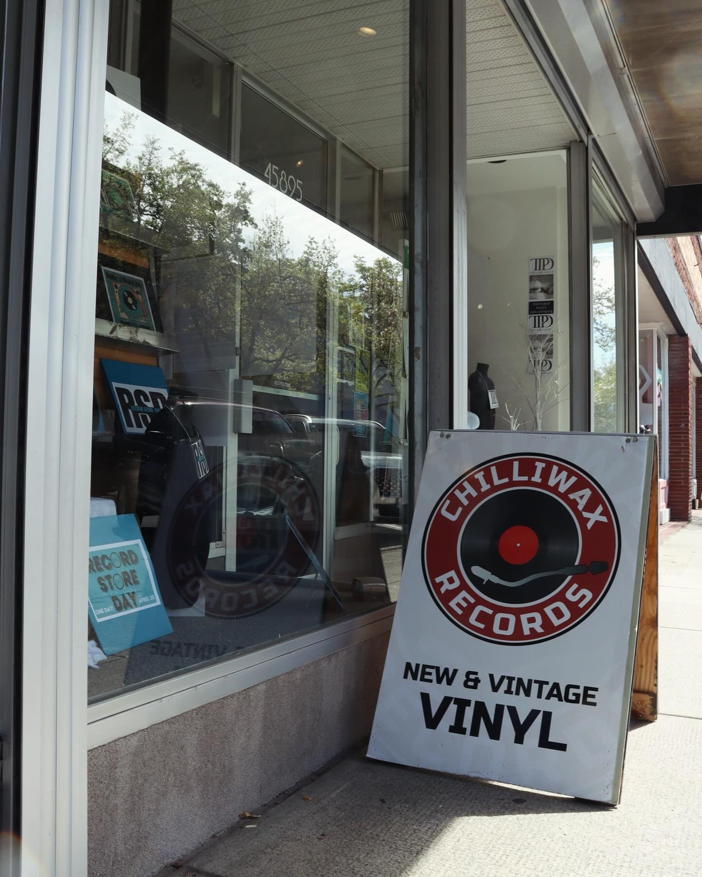 Located on Wellington, across from the Royal Hotel, is an amazing vinyl store that can leave even the most seasoned vinyl collector busy for hours! 
Stopping into @chilliwaxrecords is the perfect way to enjoy your day. Pair it up with a stroll throug