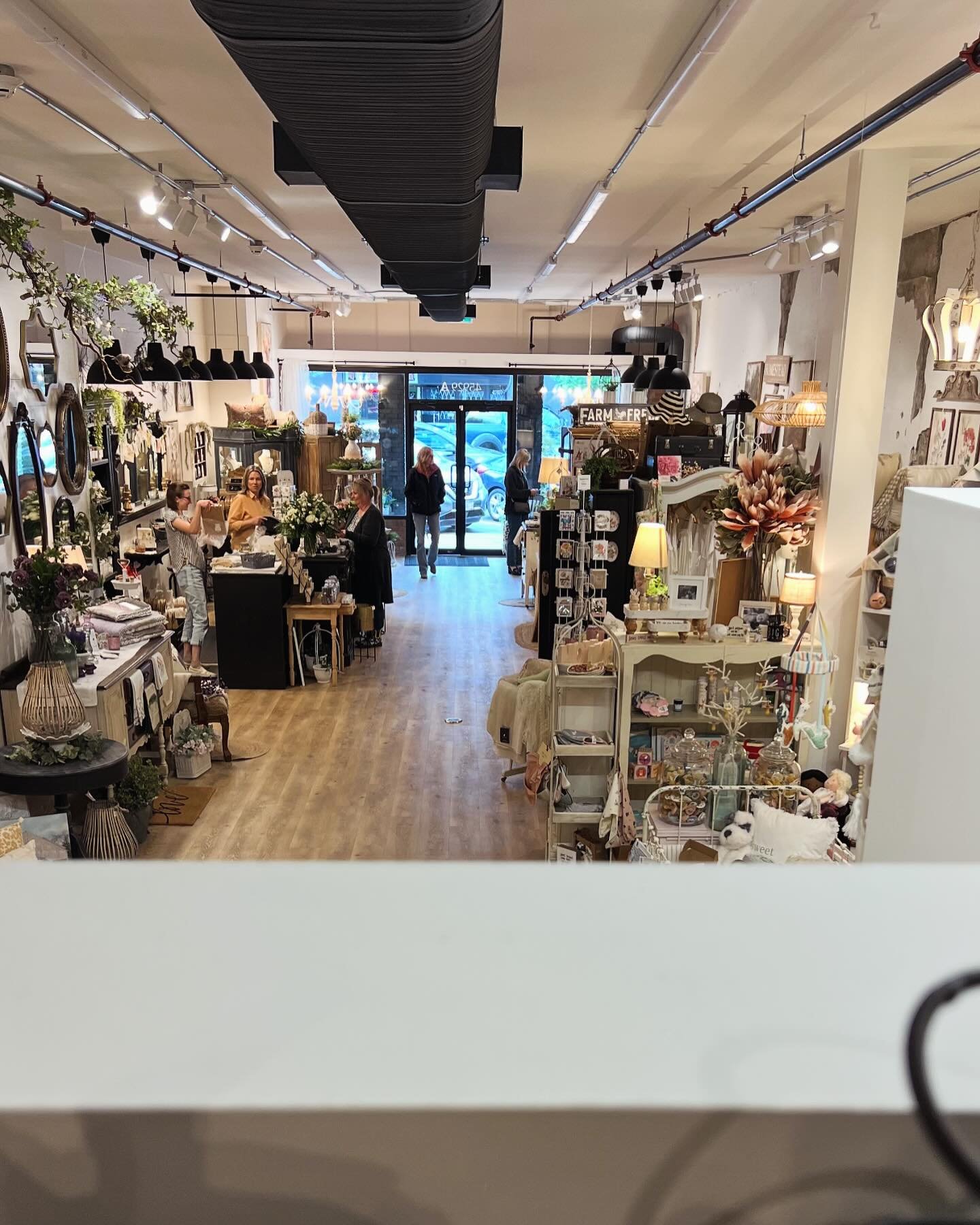 We stopped by @creeksidehomedecor new location today &amp; absolutely love it (no surprise there!)
They moved just down Wellington, closer to 5 corners and right next to @zebookman after being in there previously location for 20 years! Now they&rsquo