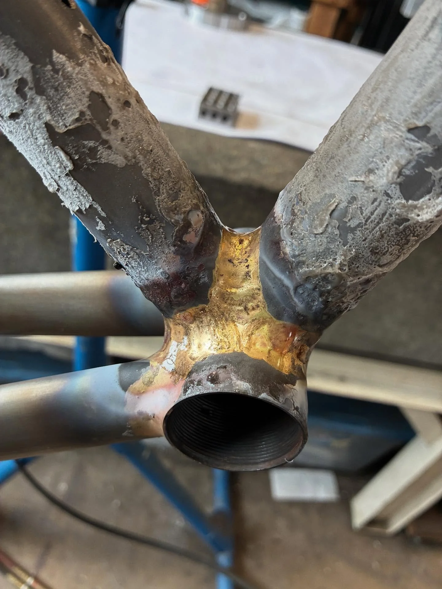 Happy Fillet Friday!
-
Two passes per joint. The first penetrates the brass inside the tubes, the second builds up the fillet.
-
#filletfriday #framebuilding