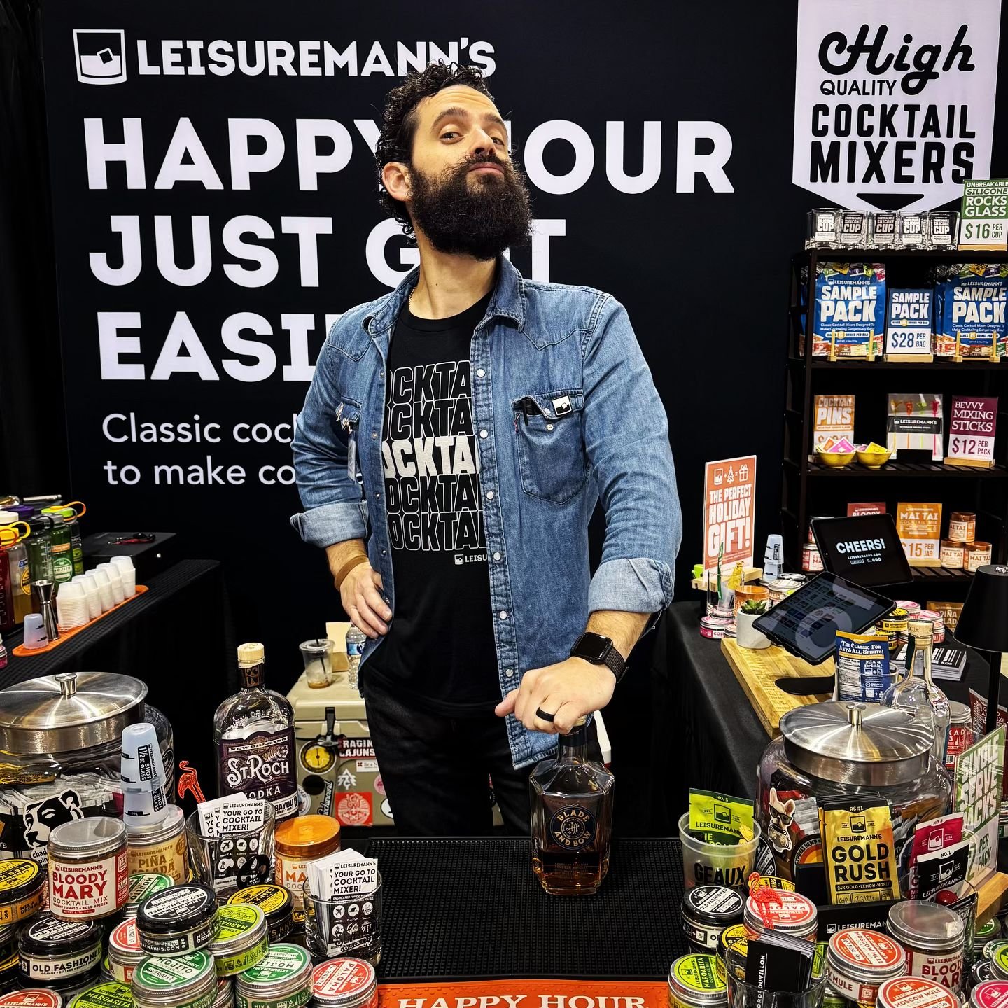 COCKTAILS - COCKTAILS - COCKTAILS - COCKTAILS - COCKTAILS!!!
&bull;
With the Holidays in full swing there is no better time to stock up on your favorite mixers and enjoy a few bevvys with friends and family.
&bull;
Y&rsquo;ALL STOP BY AND SAY HEY!! W