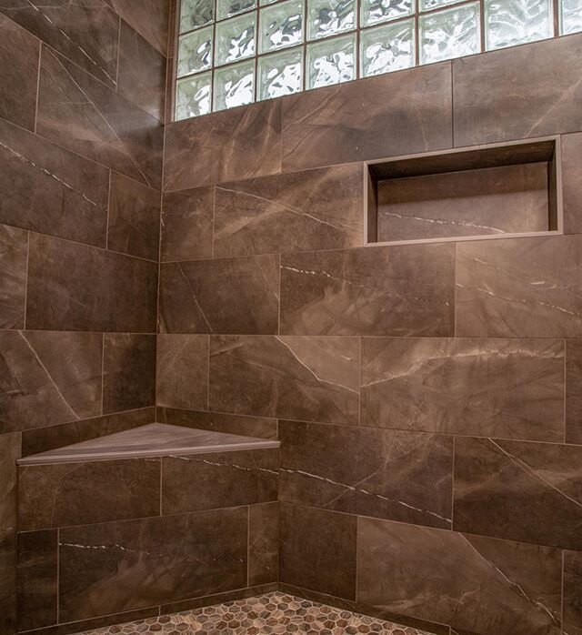 Here is a beautiful 7&rsquo;x7&rsquo; shower we built for the @finbuildersco, complete with two niches, a window wrap, and a corner bench. Urethane grout, Quadec profiles, and a secret drain hidden in the pattern. #levelplanetileandstone photos by @o