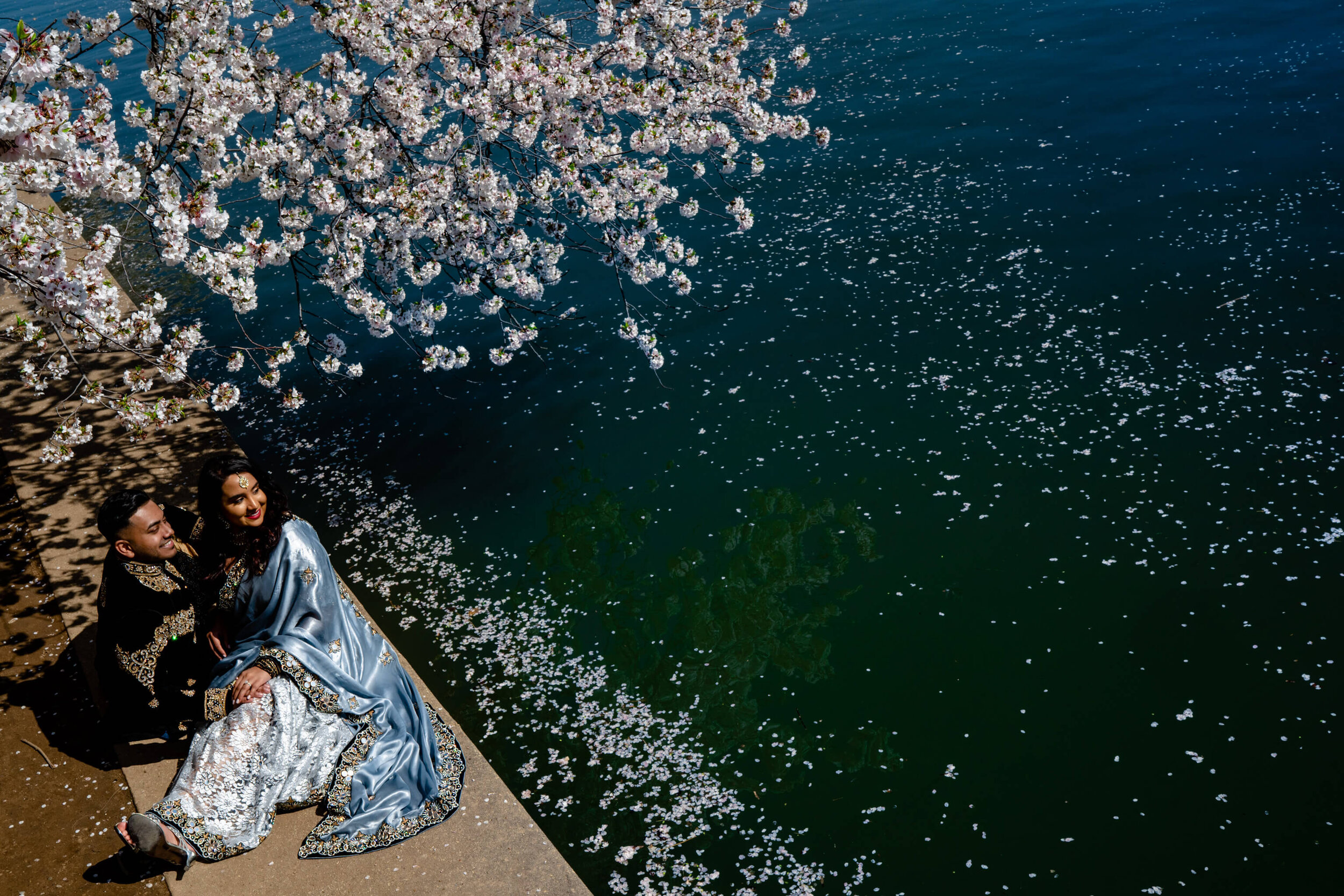 19-cherryblossom-engagement-washington-dc-tidal-basin-photography-by-bee-two-sweet.jpg