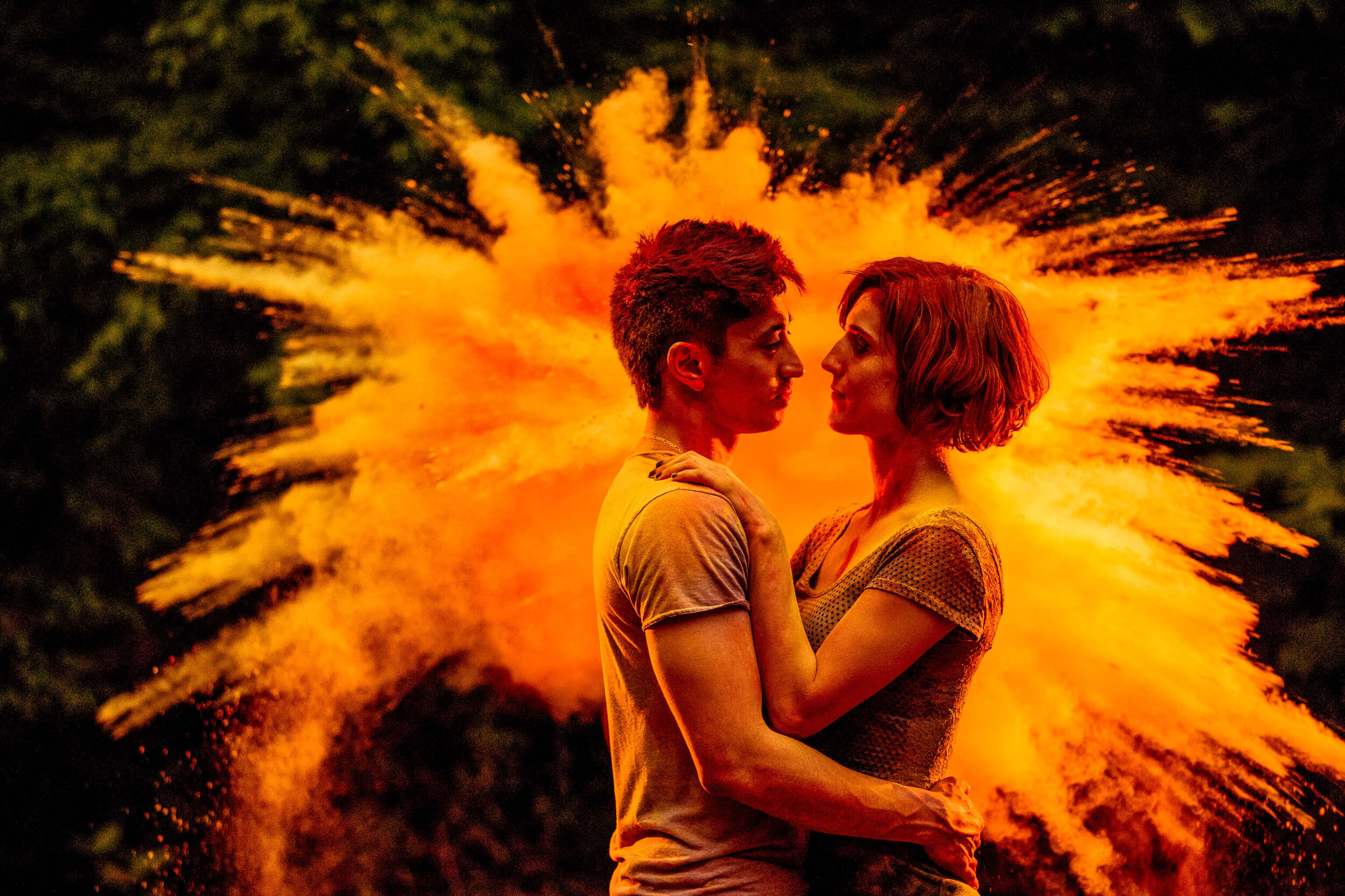 28-experimental-engagement-session-orange-explosion-holi-powder-photography-by-bee-two-sweet.jpg