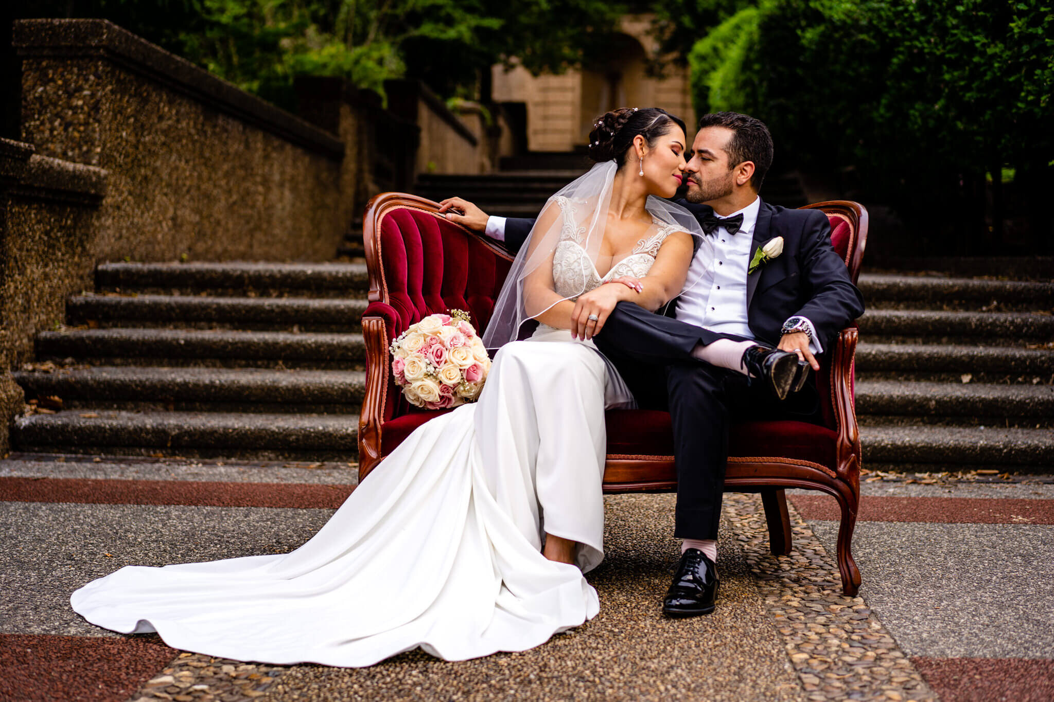 07-wedding-portrait-vintage-couch-meridian-hill-park-washington-dc-bee-two-sweet-photography.jpg