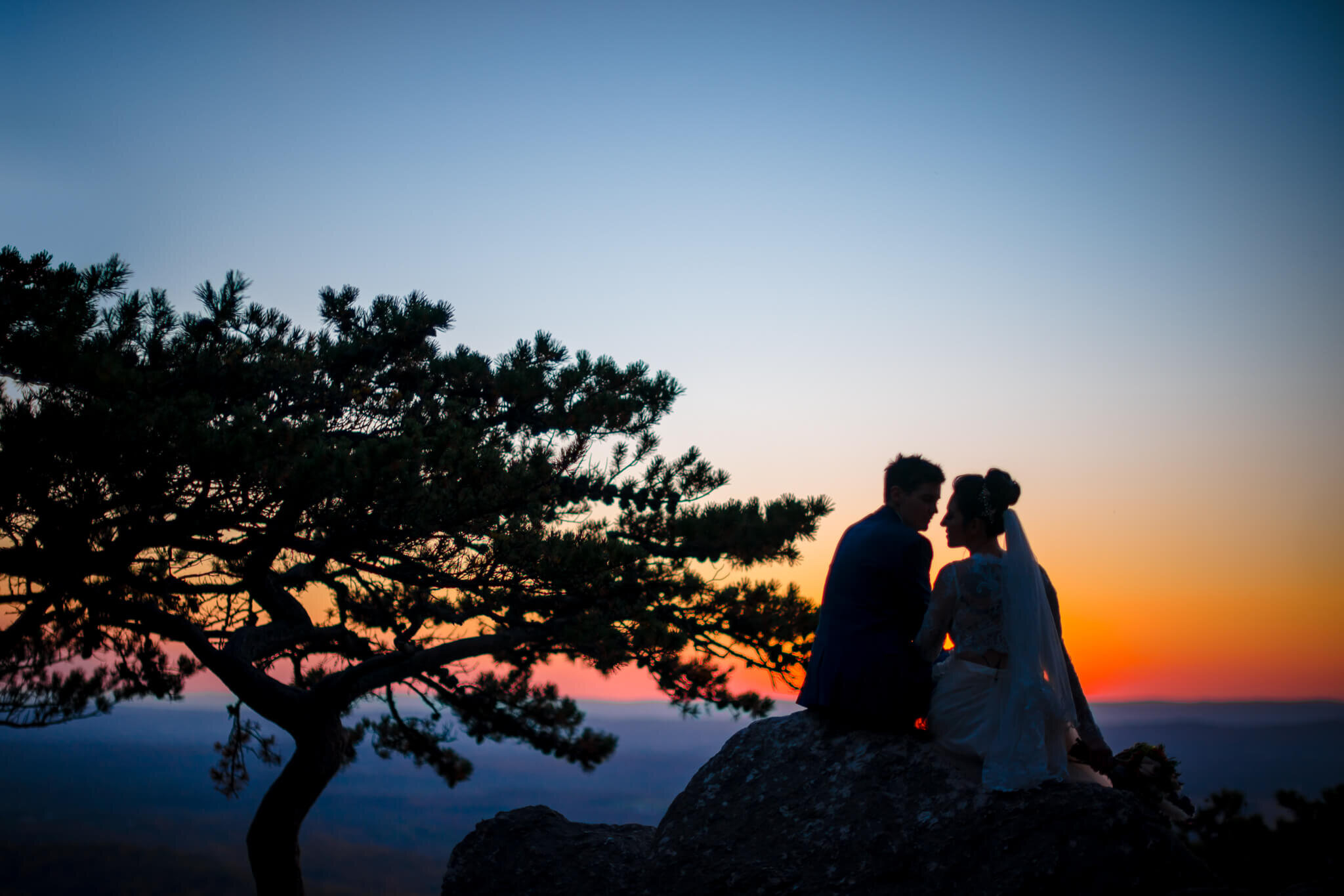 03-Ayla-Lee-Sugarloaf-Mountain-Elopement-Autumn-Wedding-Portraits-Photography-by-Bee-Two-Sweet-94.jpg