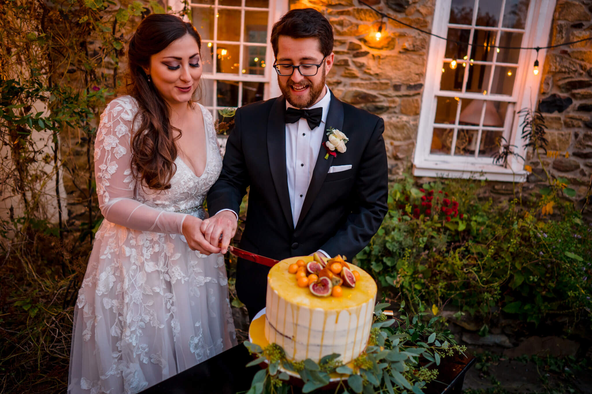 05-Reception-Ballinger-Farm-Hamilton-VA-Loudon-County-Mini-Wedding-Photography-by-Bee-Two-Sweet-27.jpg