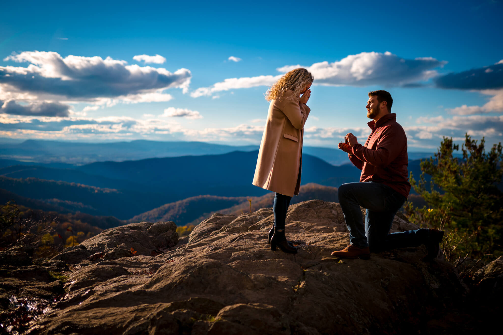 Surprise-Proposal-The-Point-Overlook-Shenandoah-National-Park-Photography-by-Bee-Two-Sweet-11.jpg