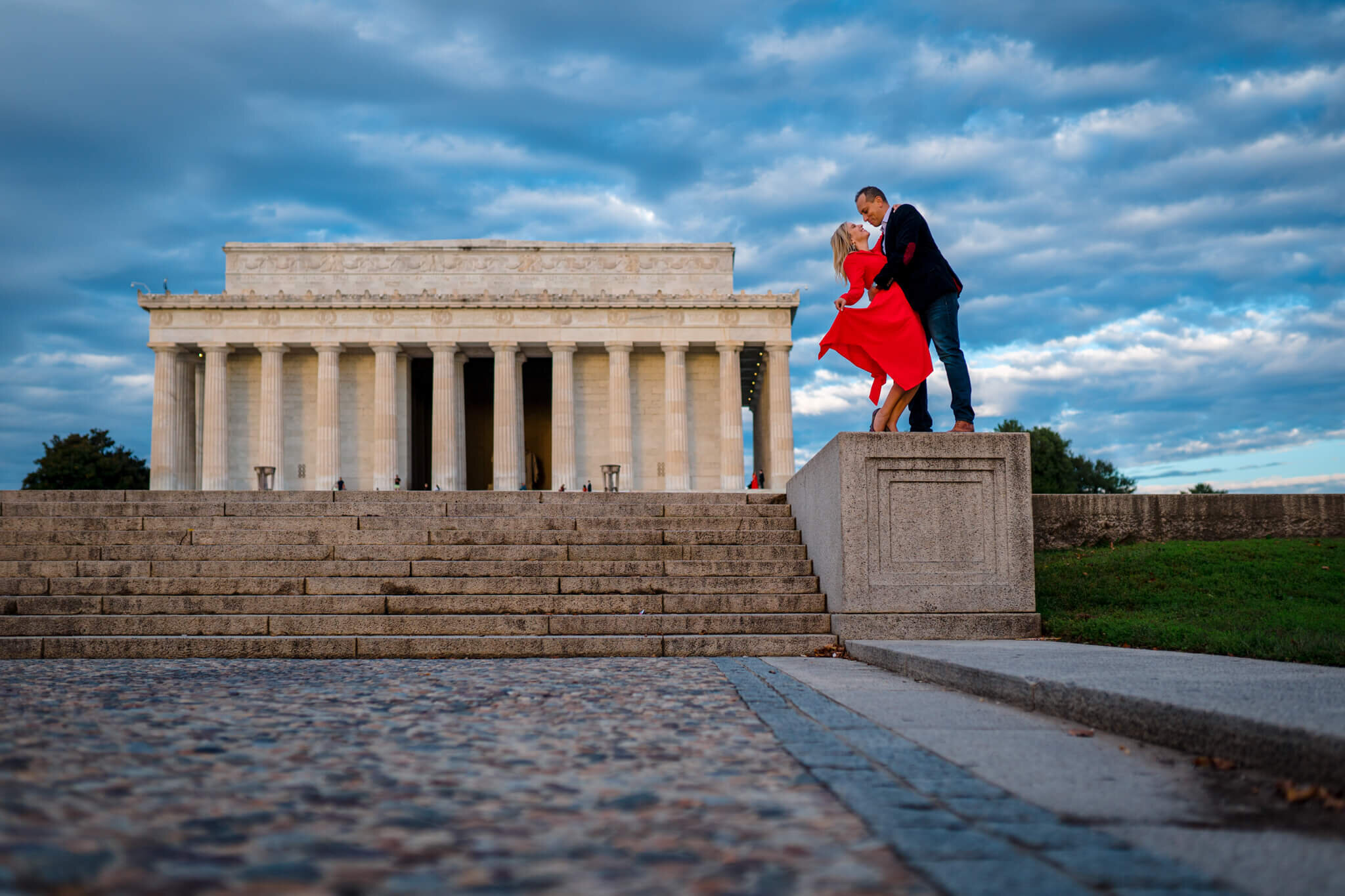 Sneak-Peek-Lincoln-Memorial-Reflecting-Pool-Dawn-Engagement-Session-Washington-DC-Photography-by-Bee-Two-Sweet-6.jpg