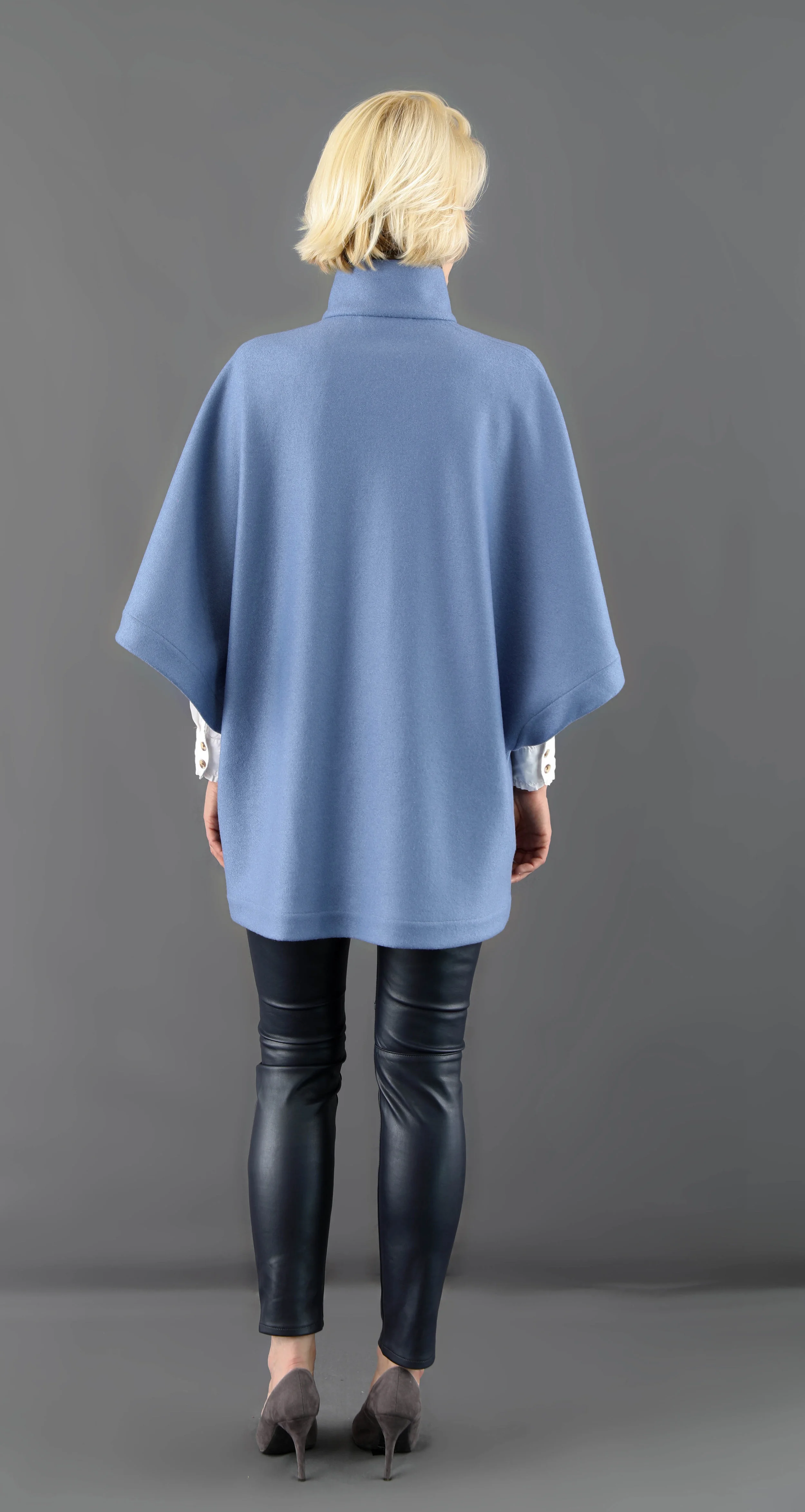 Cape-T hellblau_3.jpg