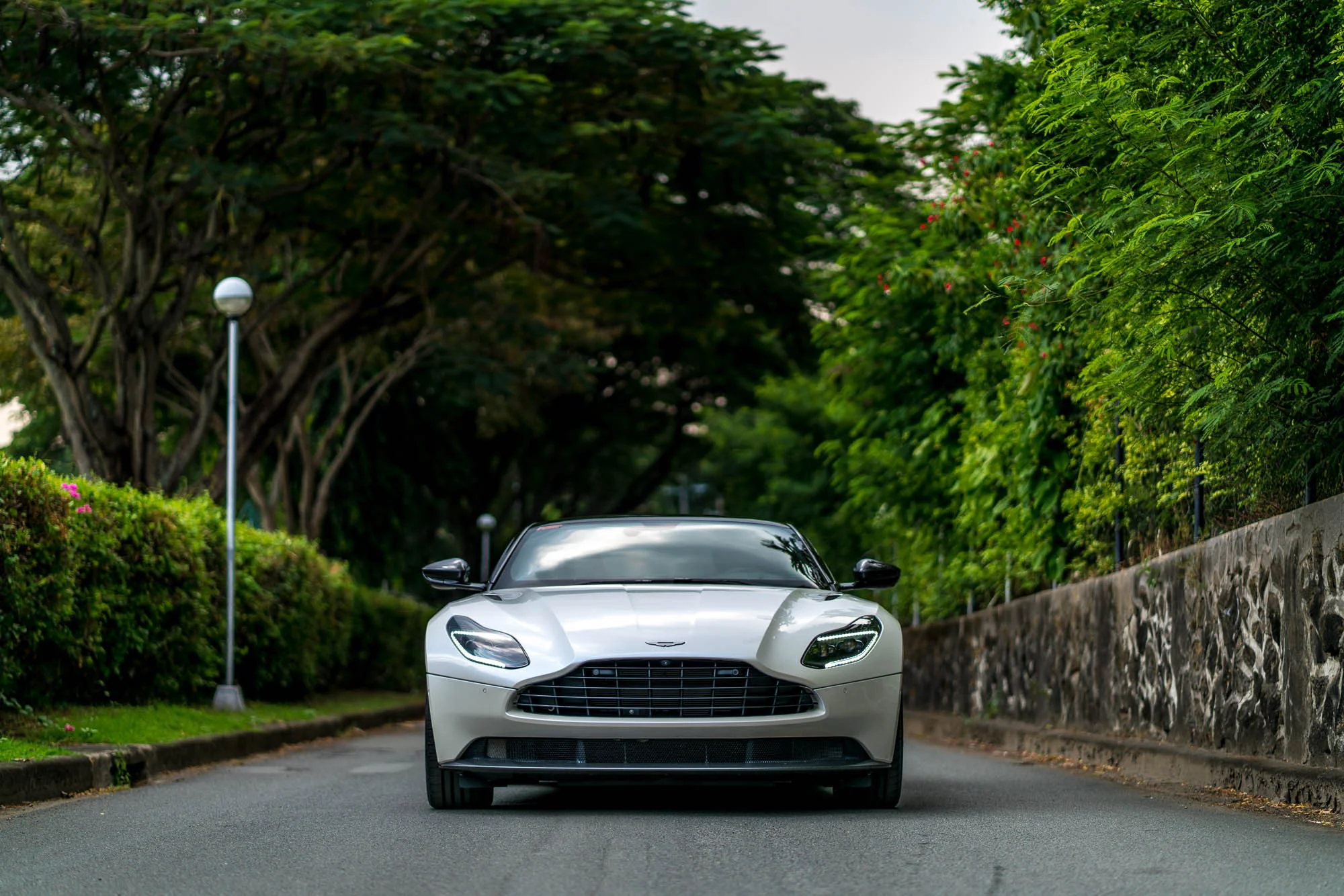 Aston Martin DB11 V8