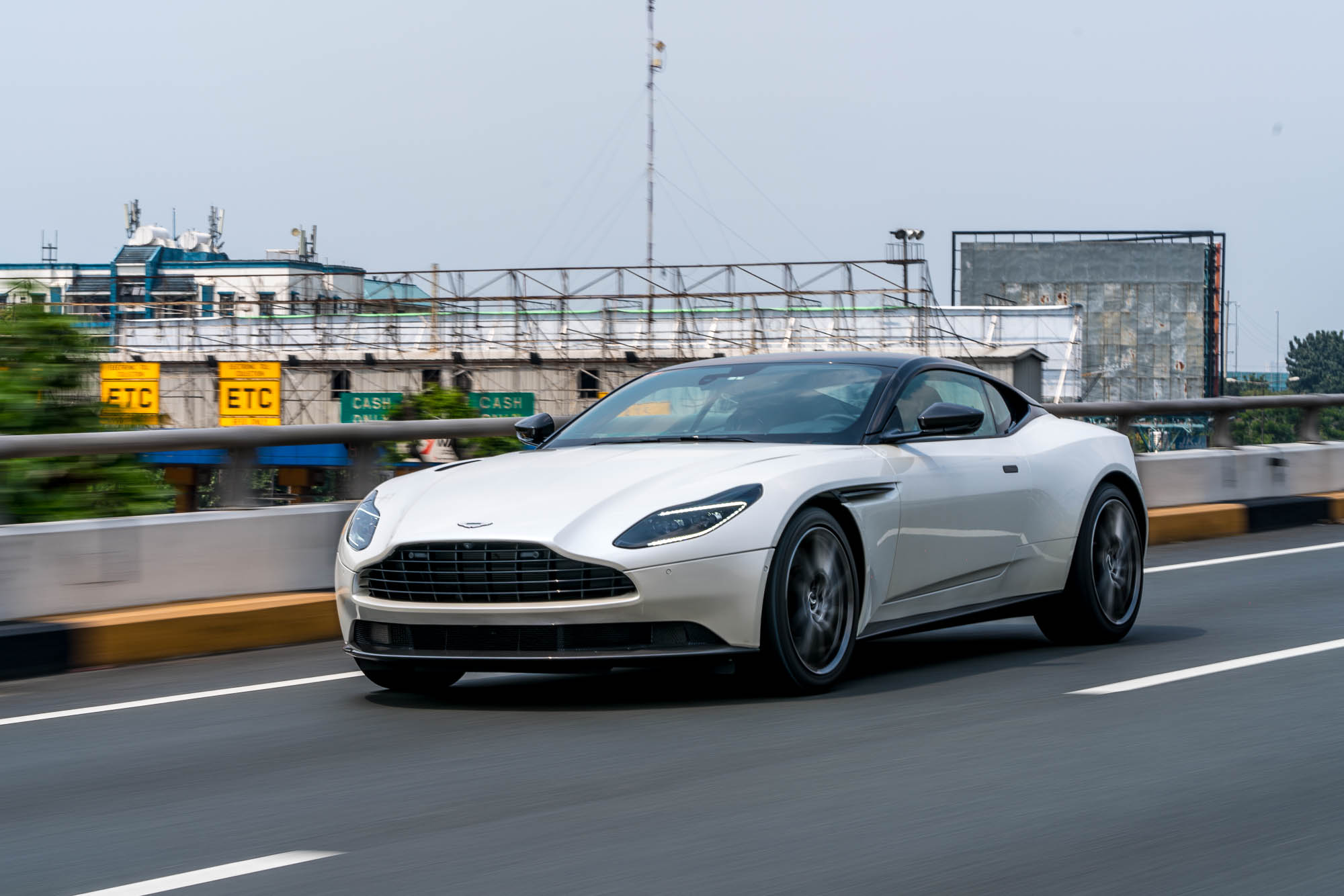 Aston Martin DB11 V8