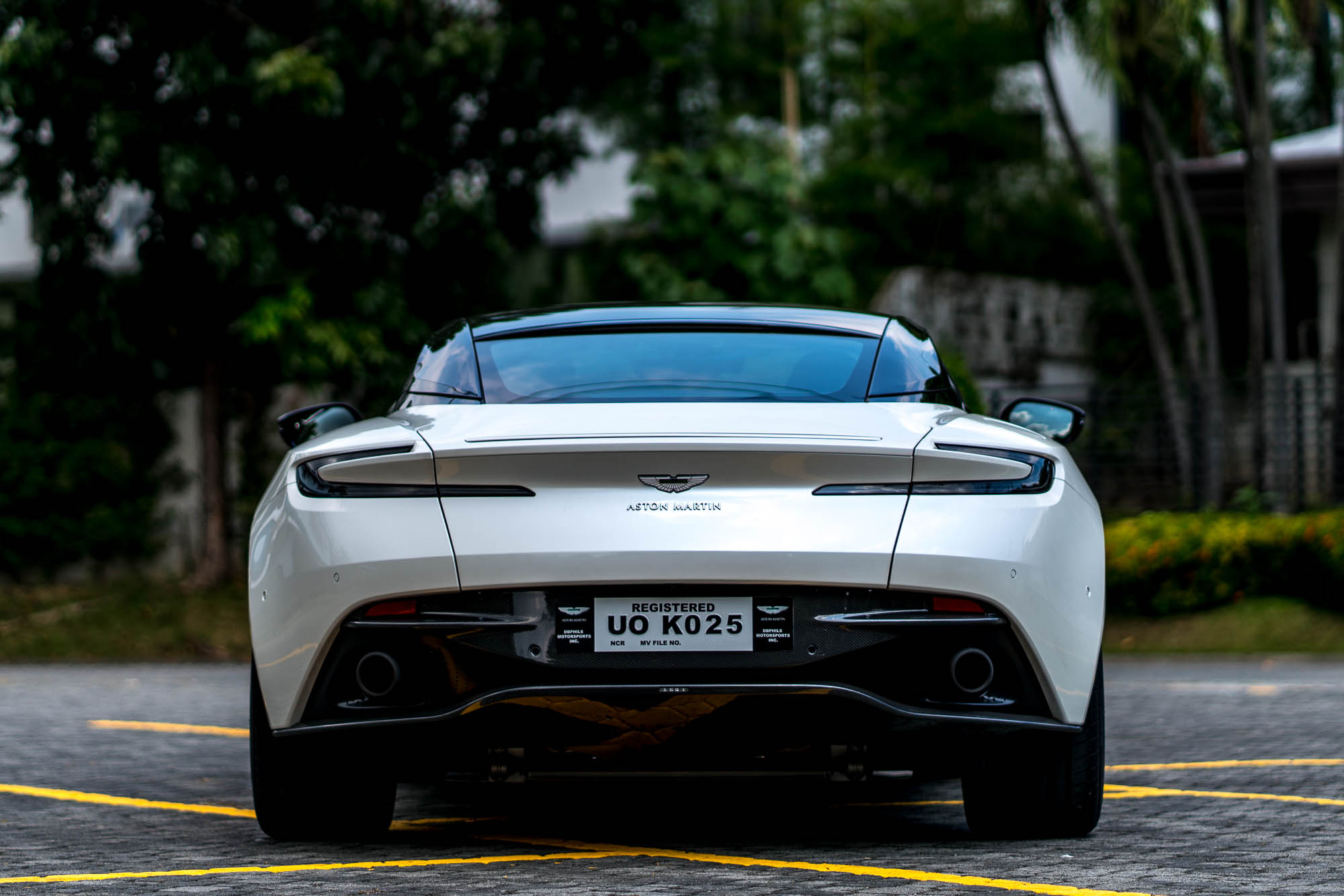 Aston Martin DB11 V8