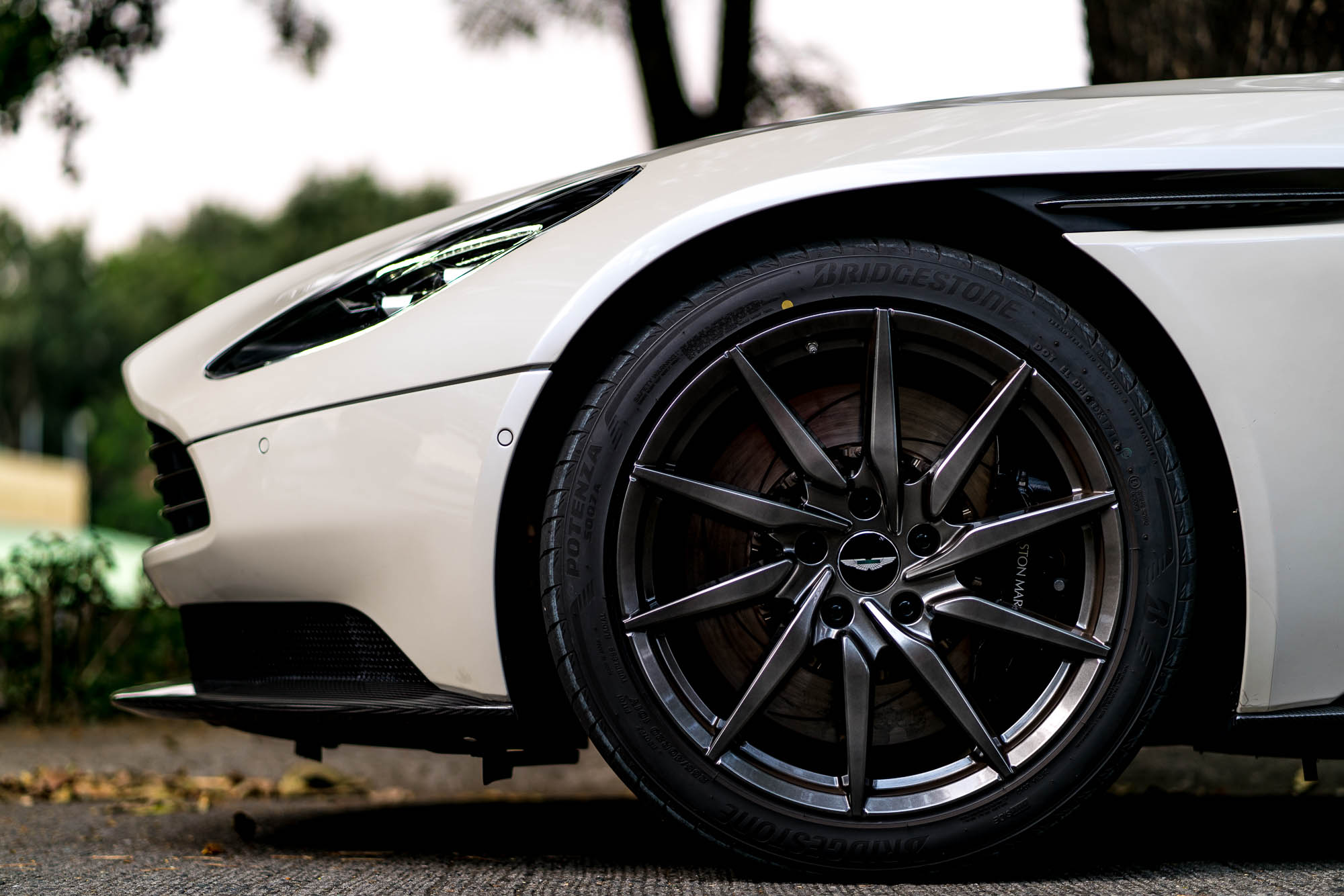 Aston Martin DB11 V8