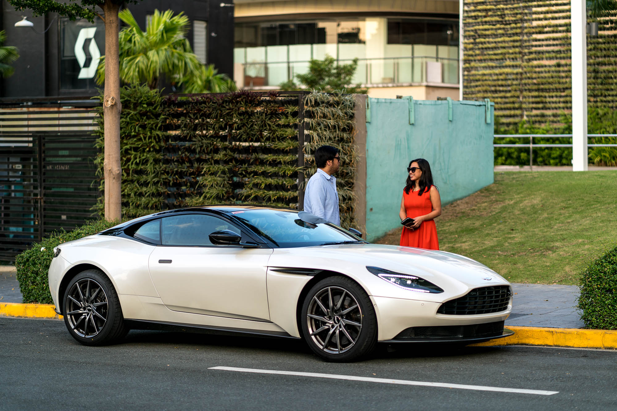 Aston Martin DB11 V8