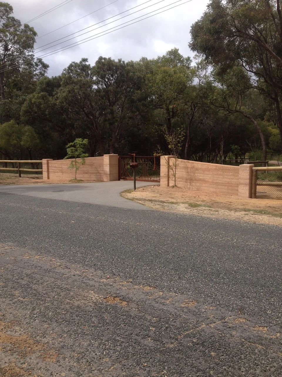 Corby Gate rammed stabilsed earth entrance wall.JPG