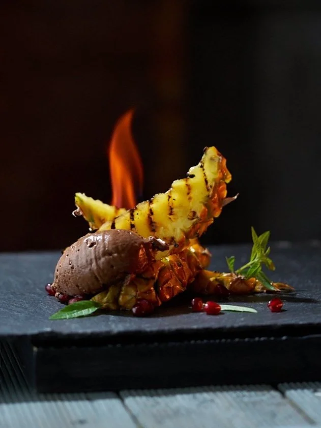 Grill Desserts II - Gegrillte, flambierte Ananas mit Mousse au ... Grill Desserts II - Gegrillte, flambierte Ananas mit Mousse au ...