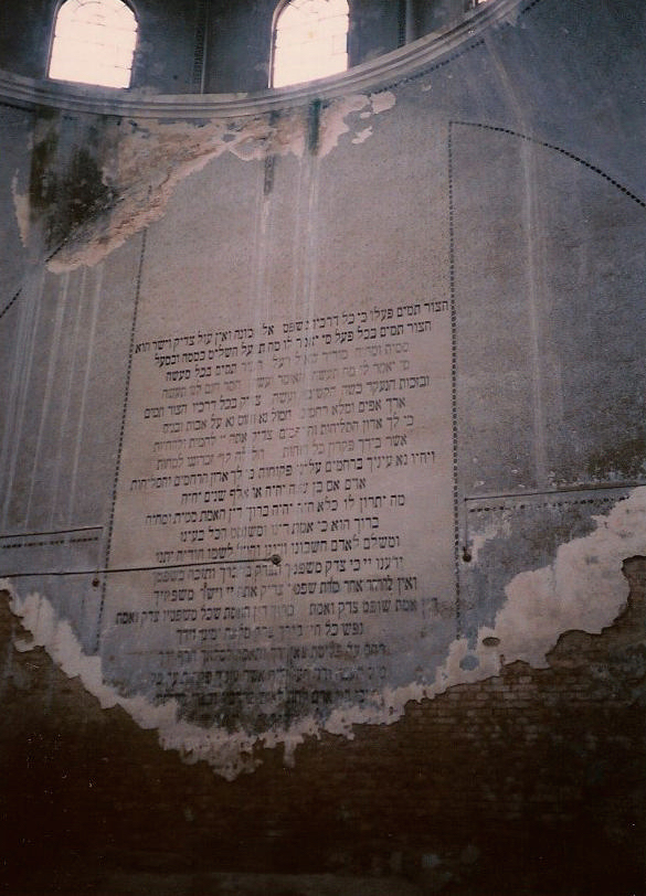 SPUREN Wand Synagoge.jpg