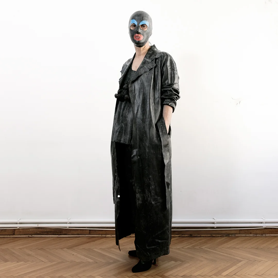 Taptik-MerveTunaLatexCoat_DSF2815.jpg