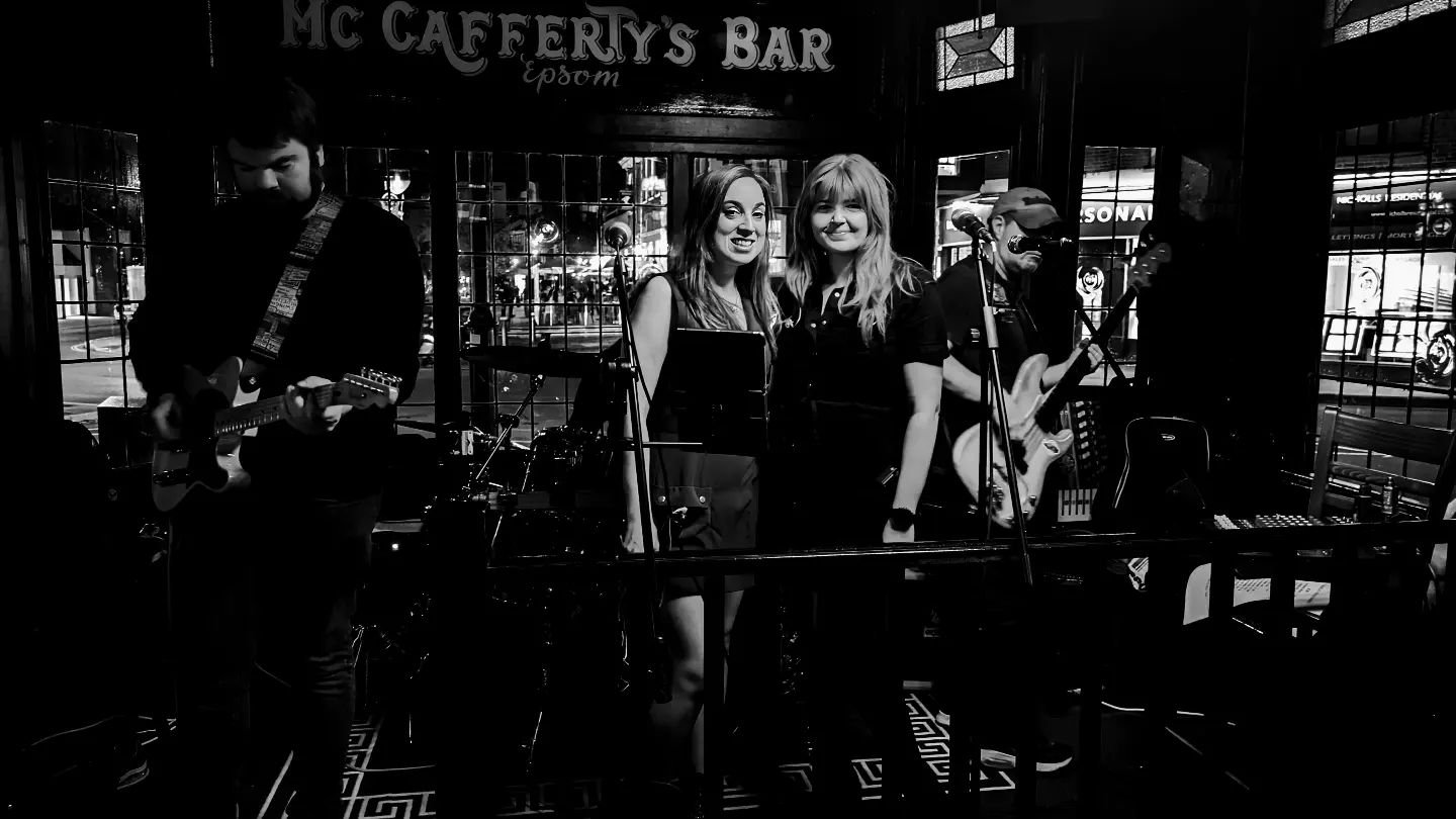 We had such a fantastic Friday eve at @mccaffertysbarepsom .. always such a great vibe! More videos and piccies to come next week 🥁🎸🎶
