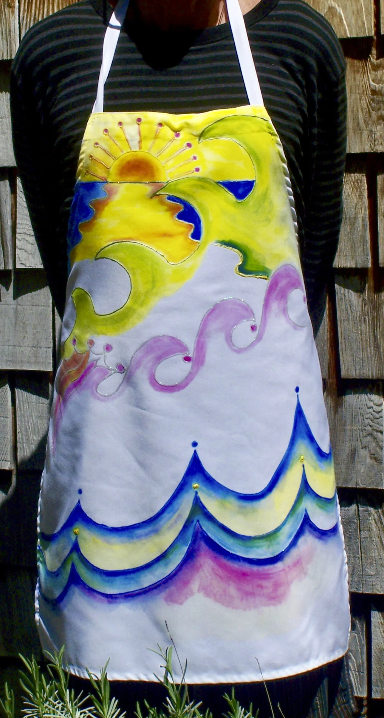 Apron, Sun and Sea