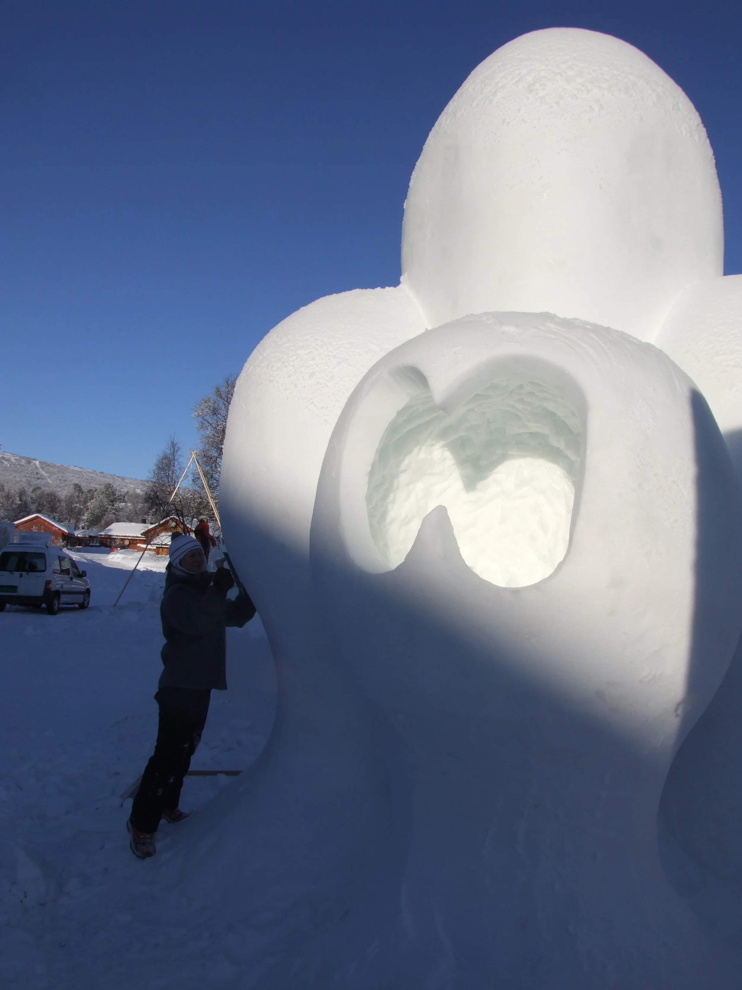  snow sculpture, hovden, norway 