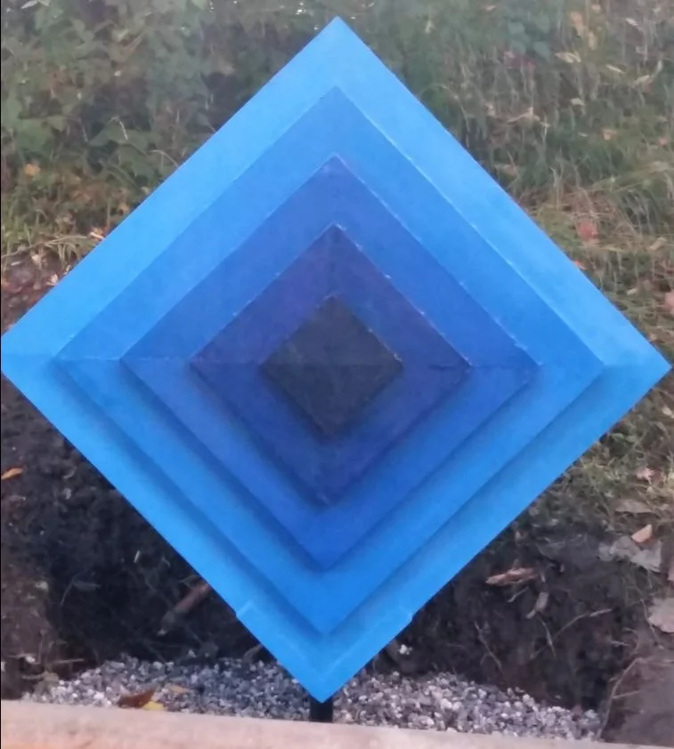 Optisch und Akustische Pyramiede