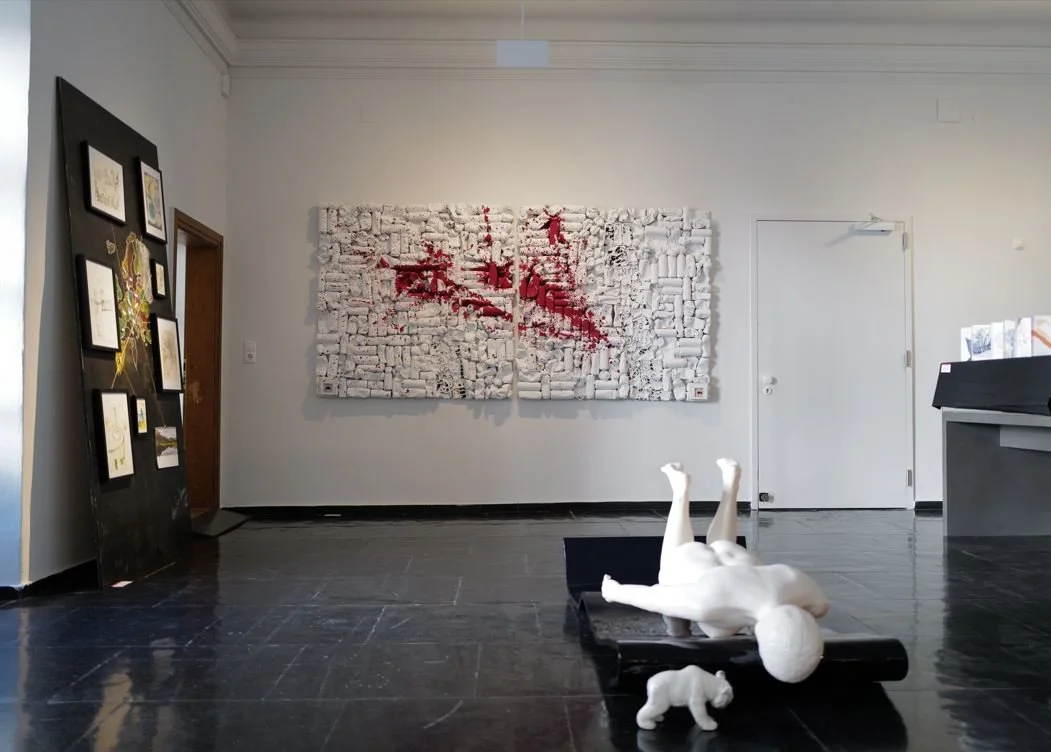 der wechsel 280 x 140 cm,  bierdosenrelief, acryl...