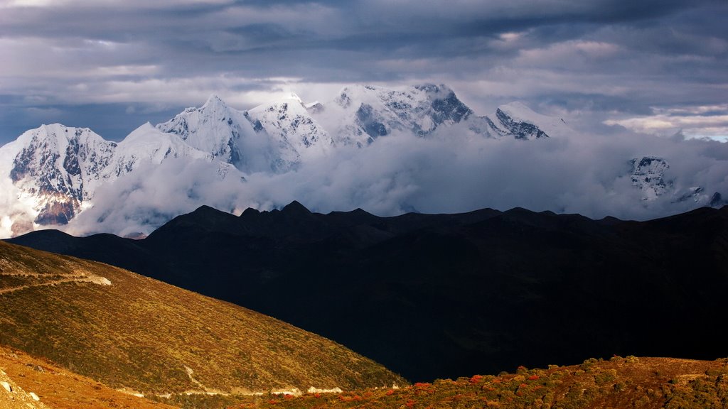 Himalayas from Serkyem Pass, Brahmaputra